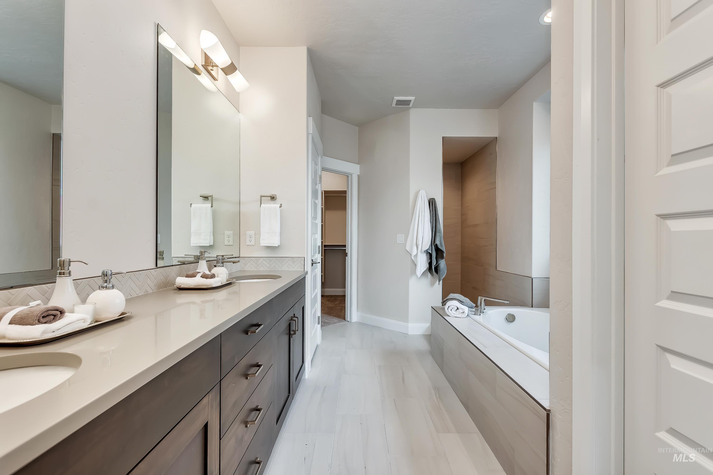 98979286 Property Photo 17