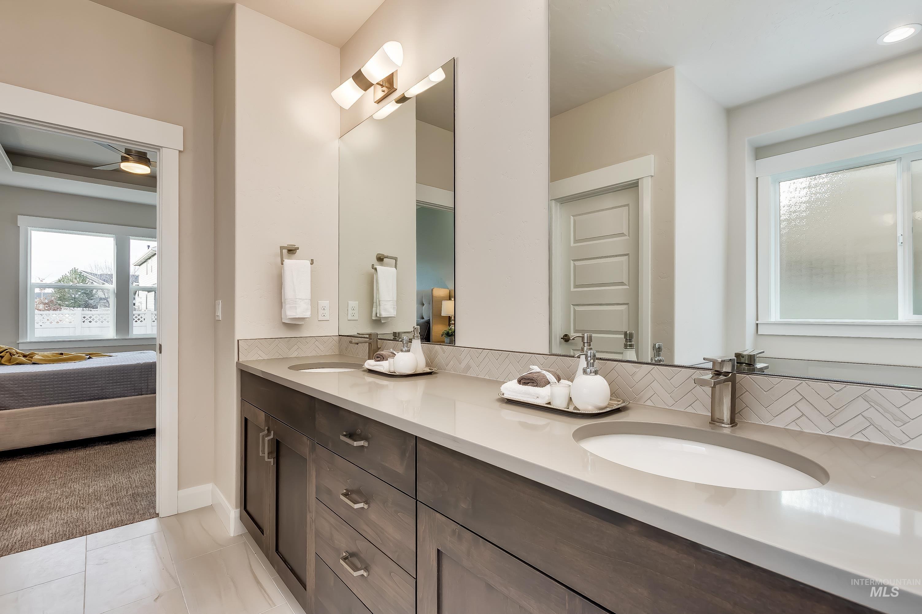 98979286 Property Photo 19