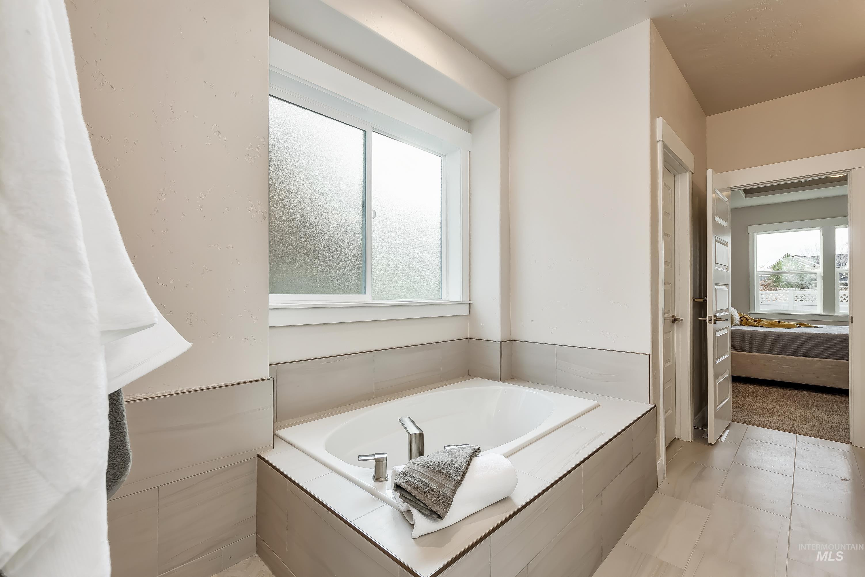 98979286 Property Photo 20