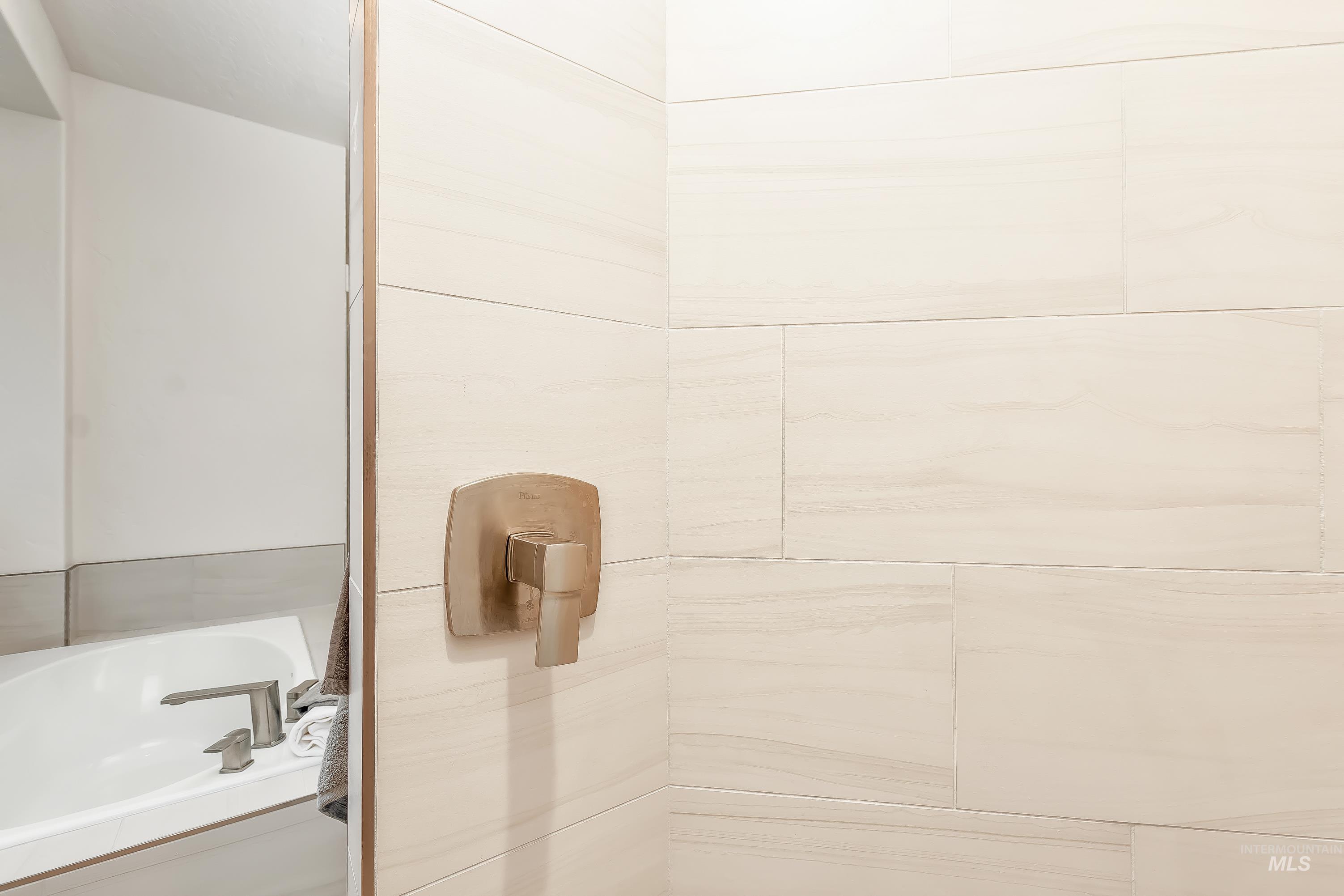98979286 Property Photo 21