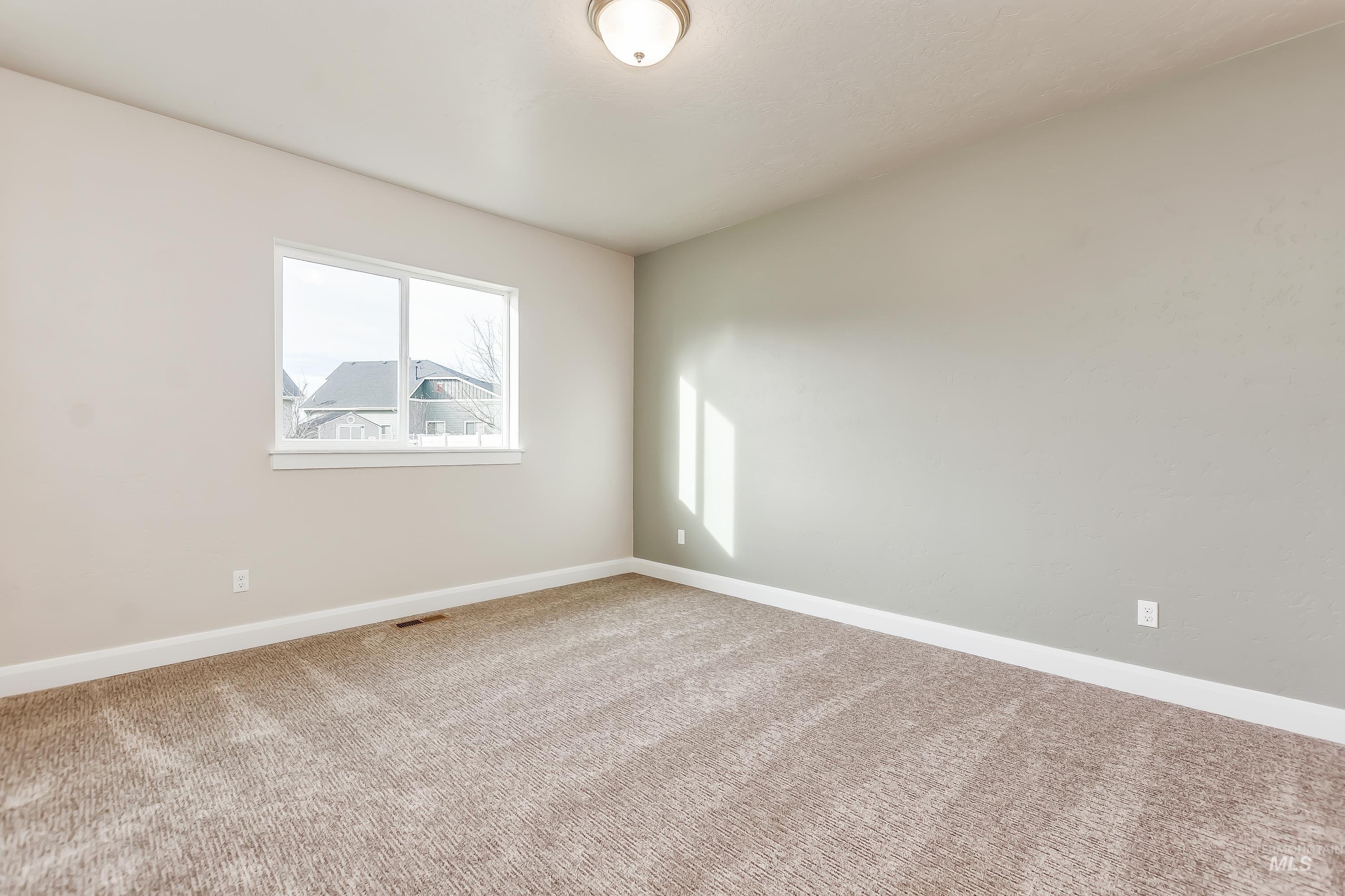98979286 Property Photo 25