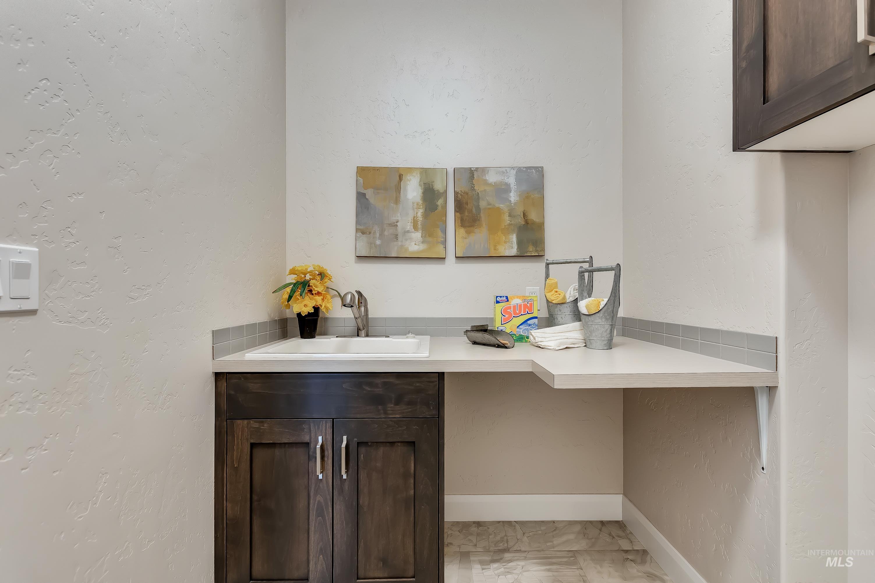 98979286 Property Photo 30