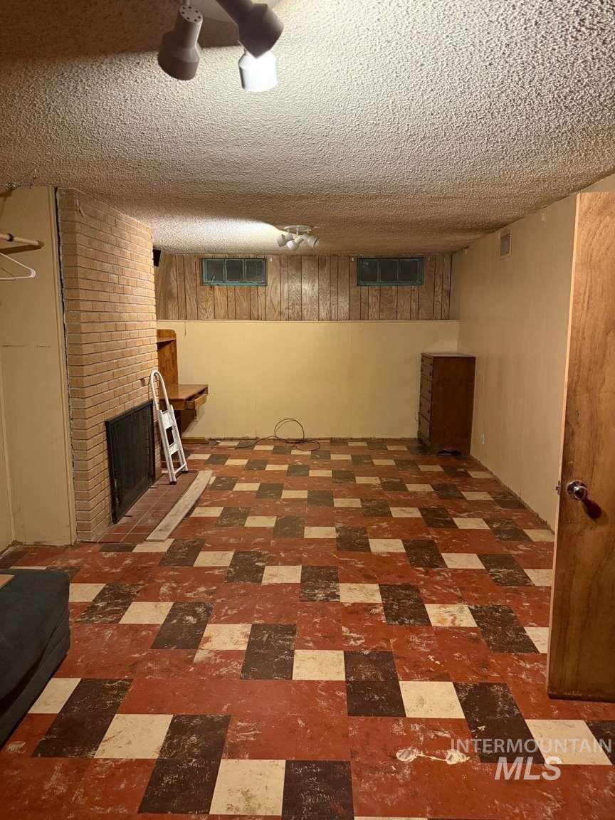 203 9th Ave Property Photo 5