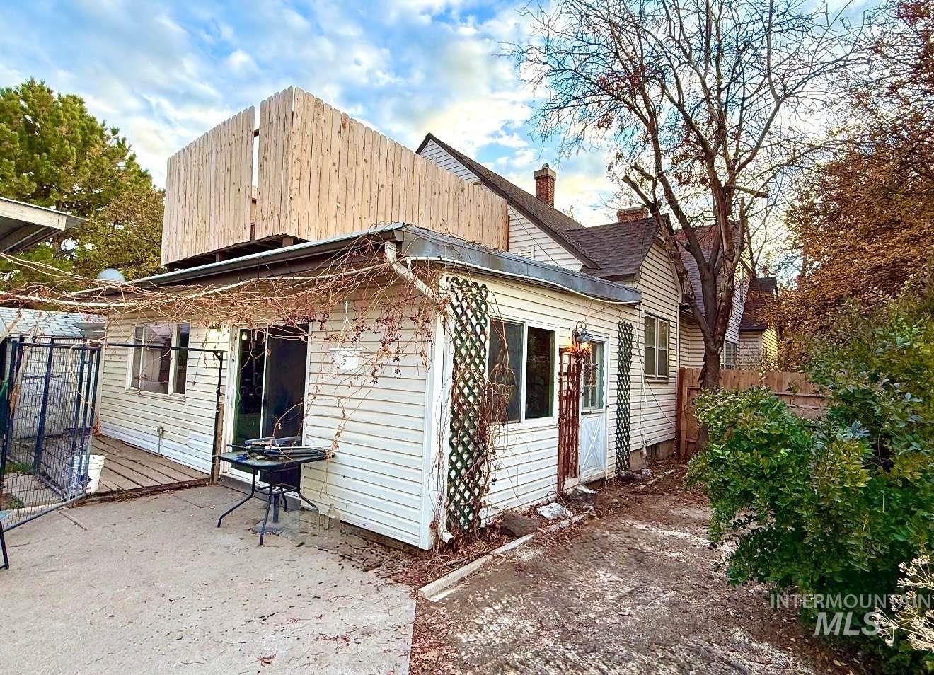 203 9th Ave Property Photo 6