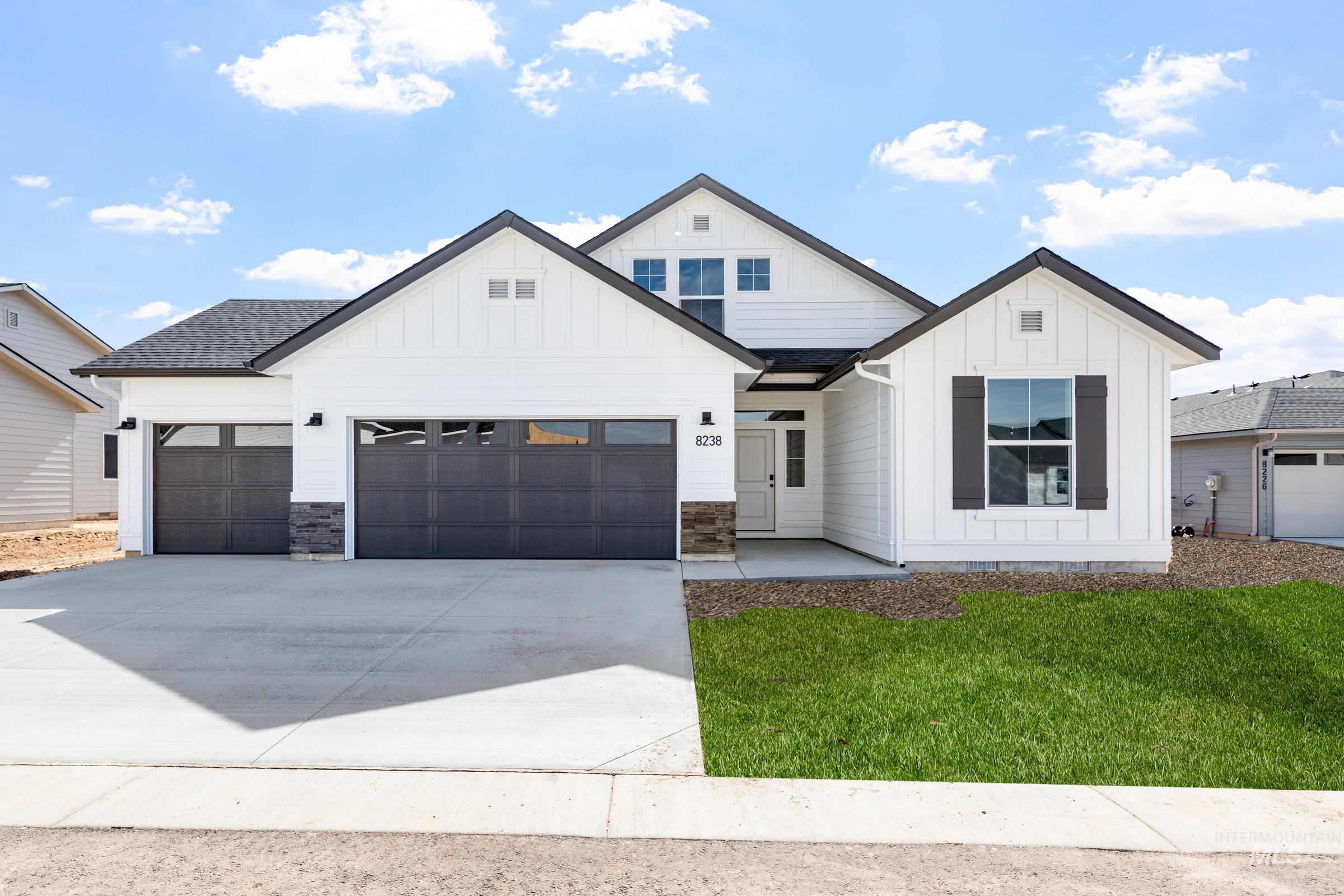 8238 E Cool River Lp Property Photo 1