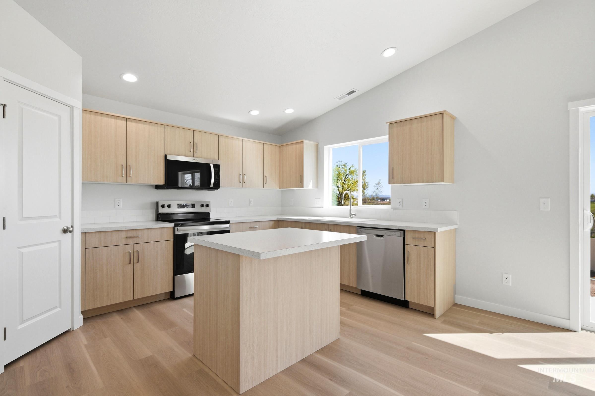 600 Rosemary Ave Property Photo 3