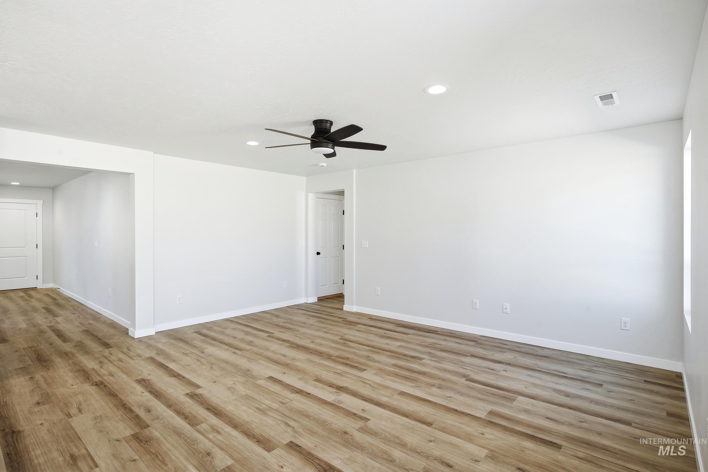 1106 W Cub River Dr Property Photo 7