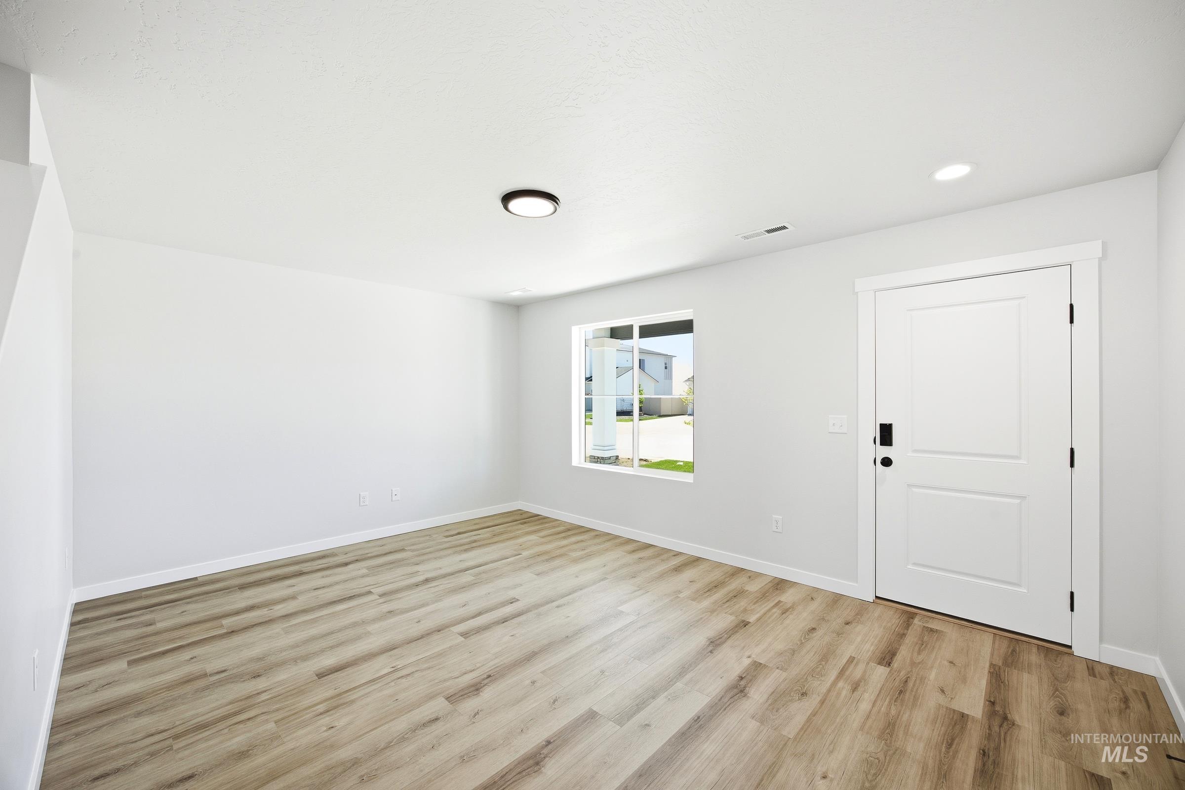 1106 W Cub River Dr Property Photo 10