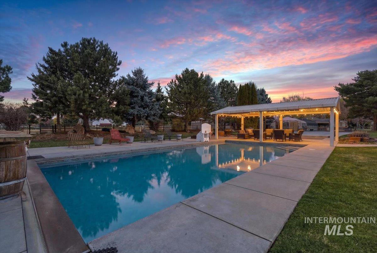 264 W Rush Ct