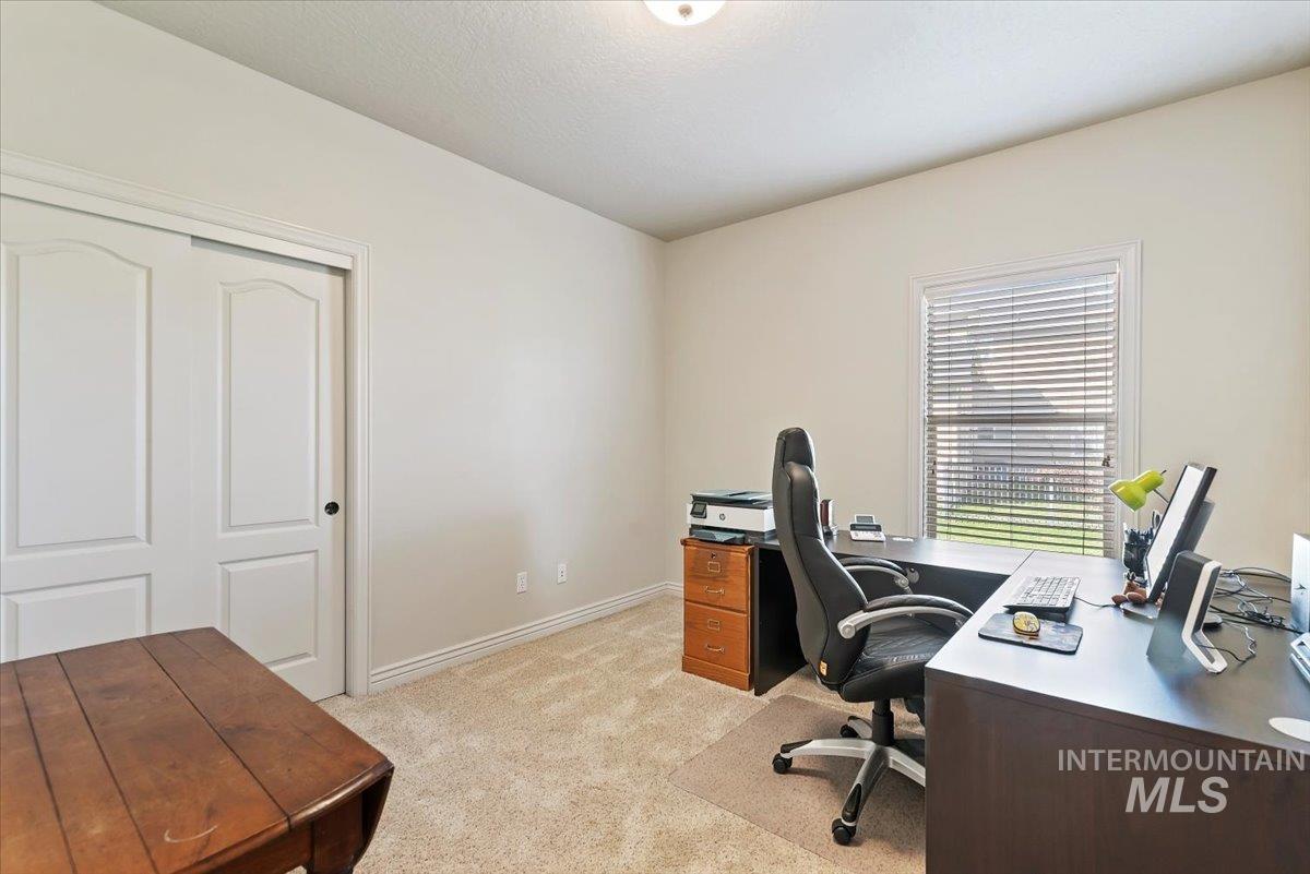 1104 W Colchester Drive Property Photo 18