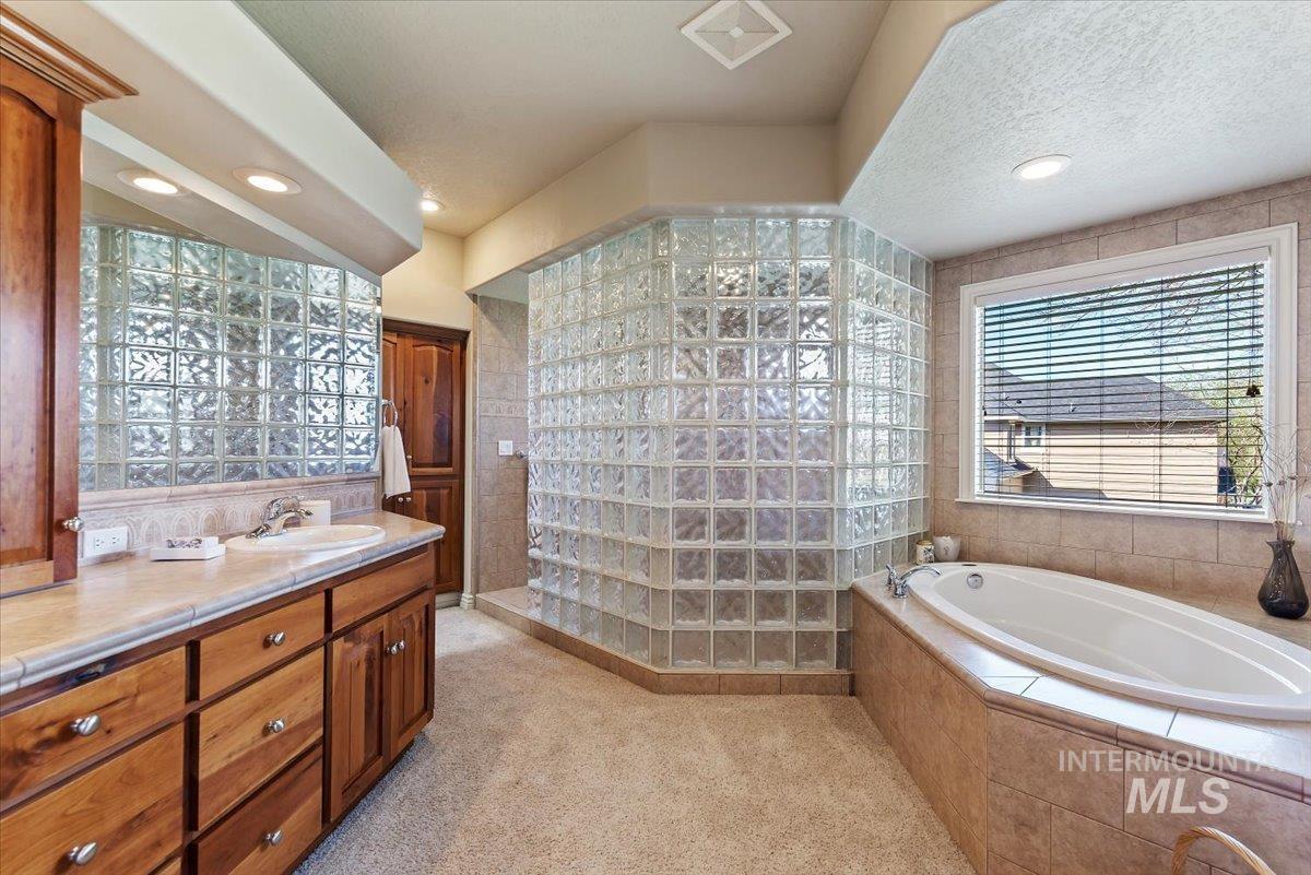 1104 W Colchester Drive Property Photo 24