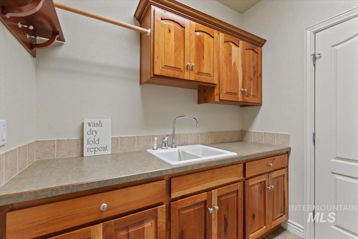 1104 W Colchester Drive Property Photo 35