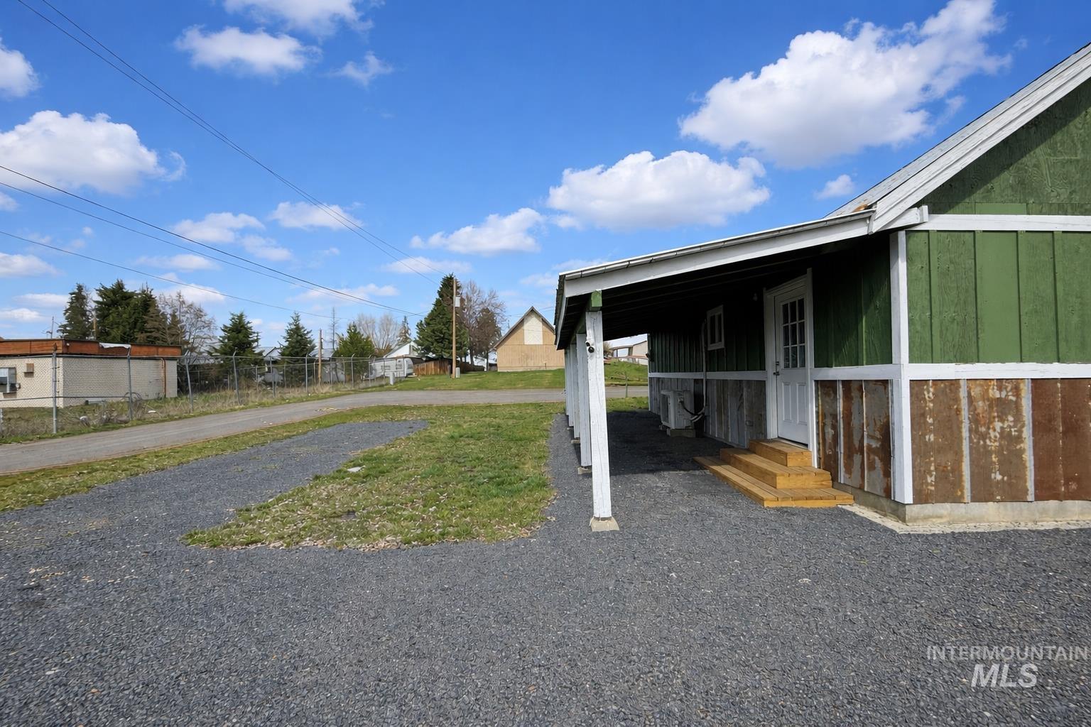205 N Main St Property Photo 16