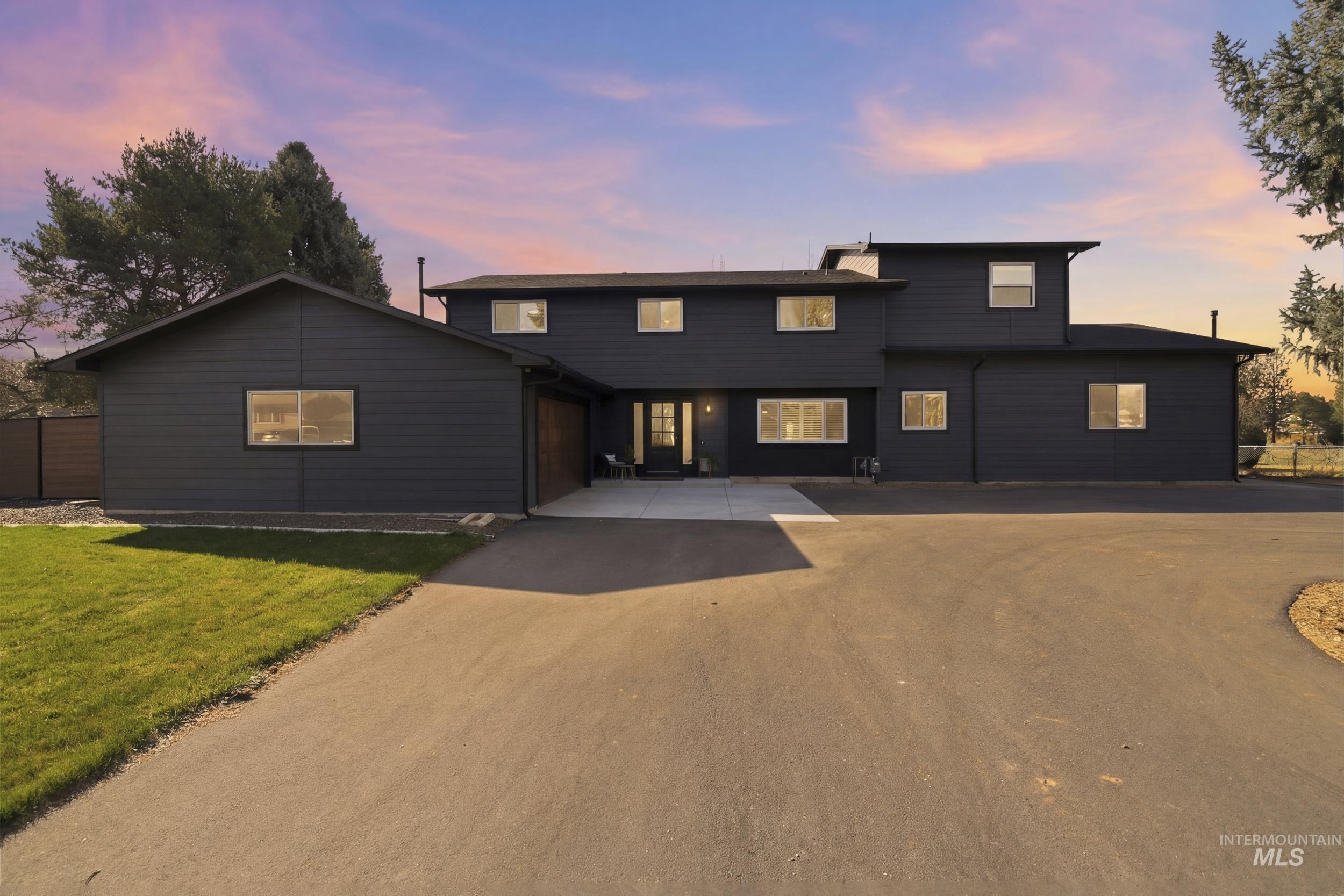 10325 W Roan Meadows Dr Property Photo 1
