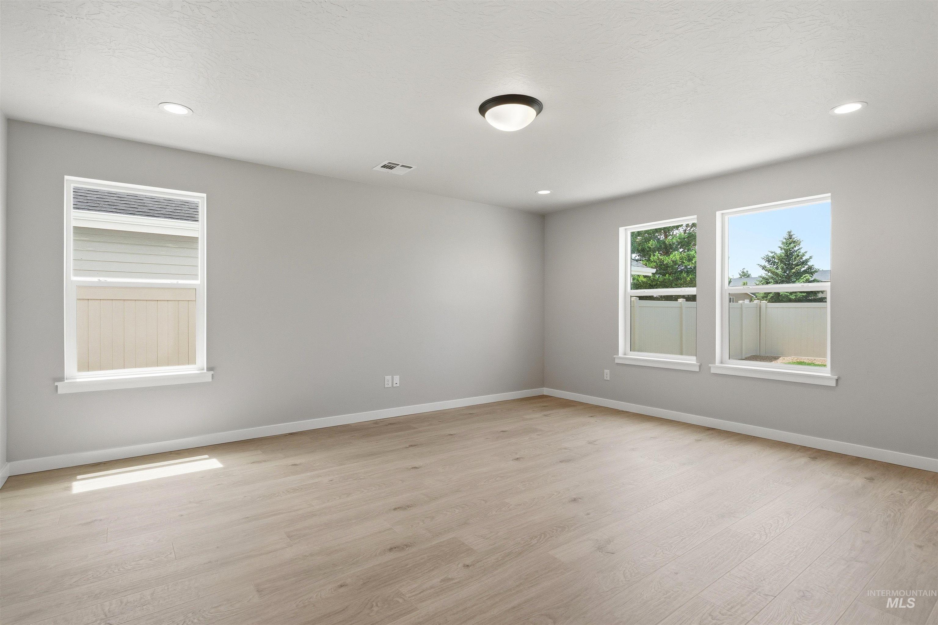1582 Sw Silverstone Ave Property Photo 11