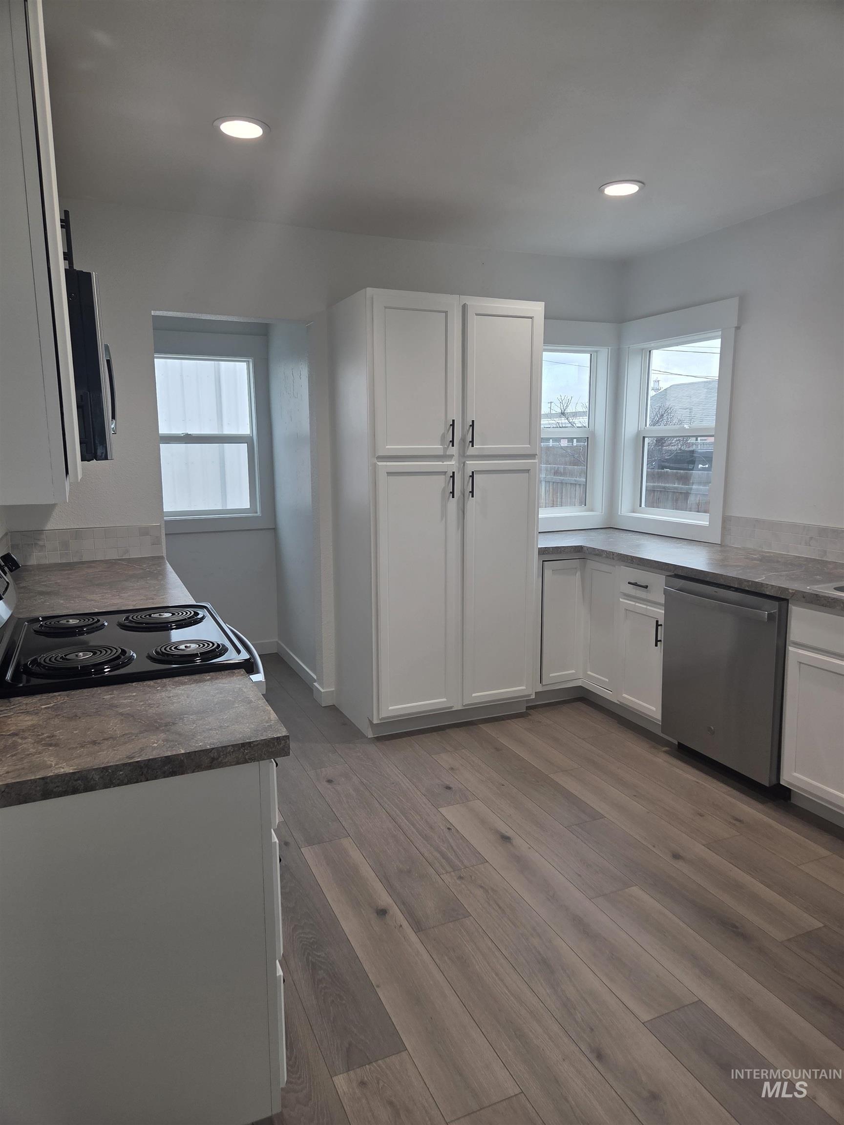 114 E Montana Property Photo 2