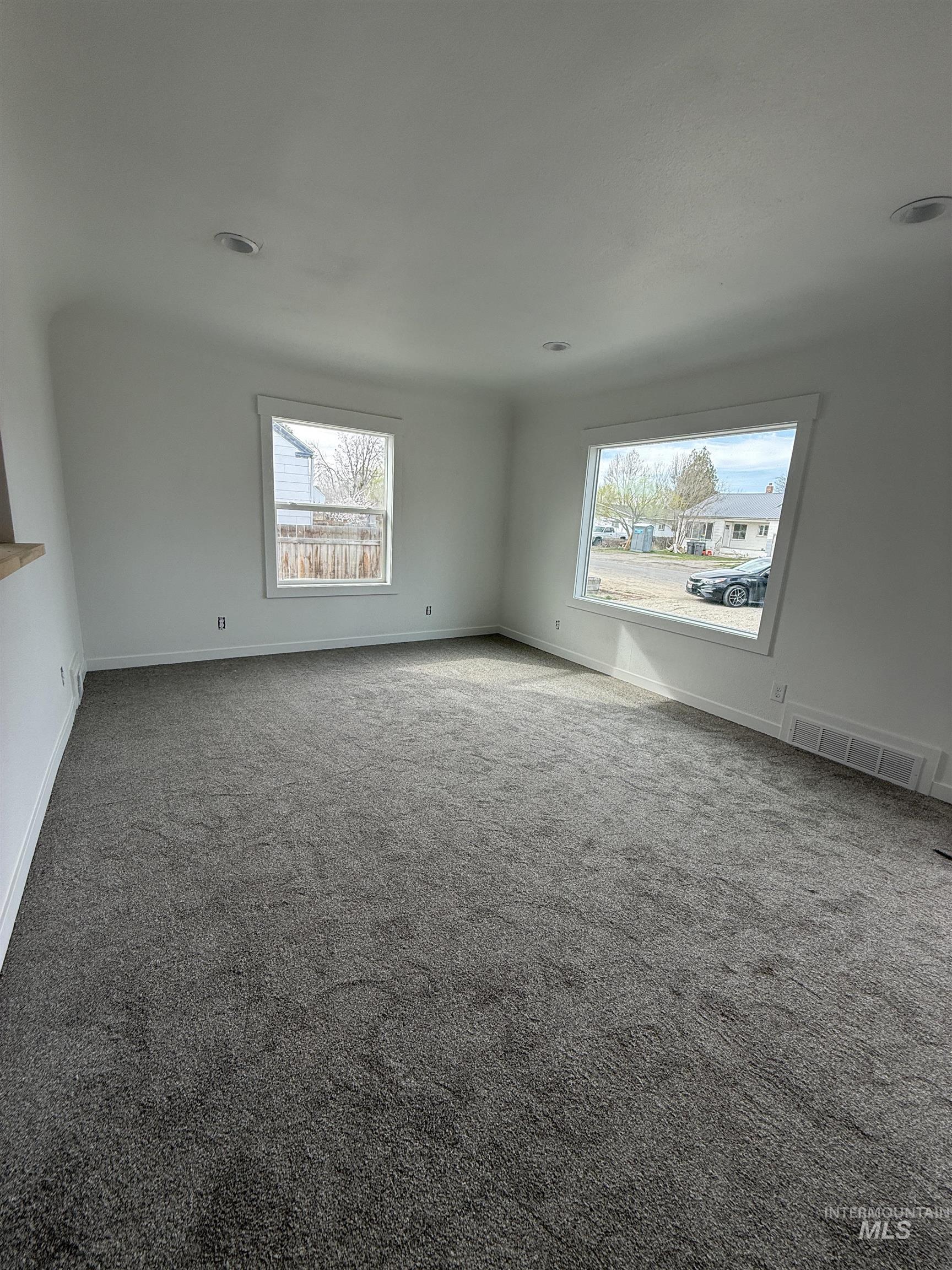 114 E Montana Property Photo 5
