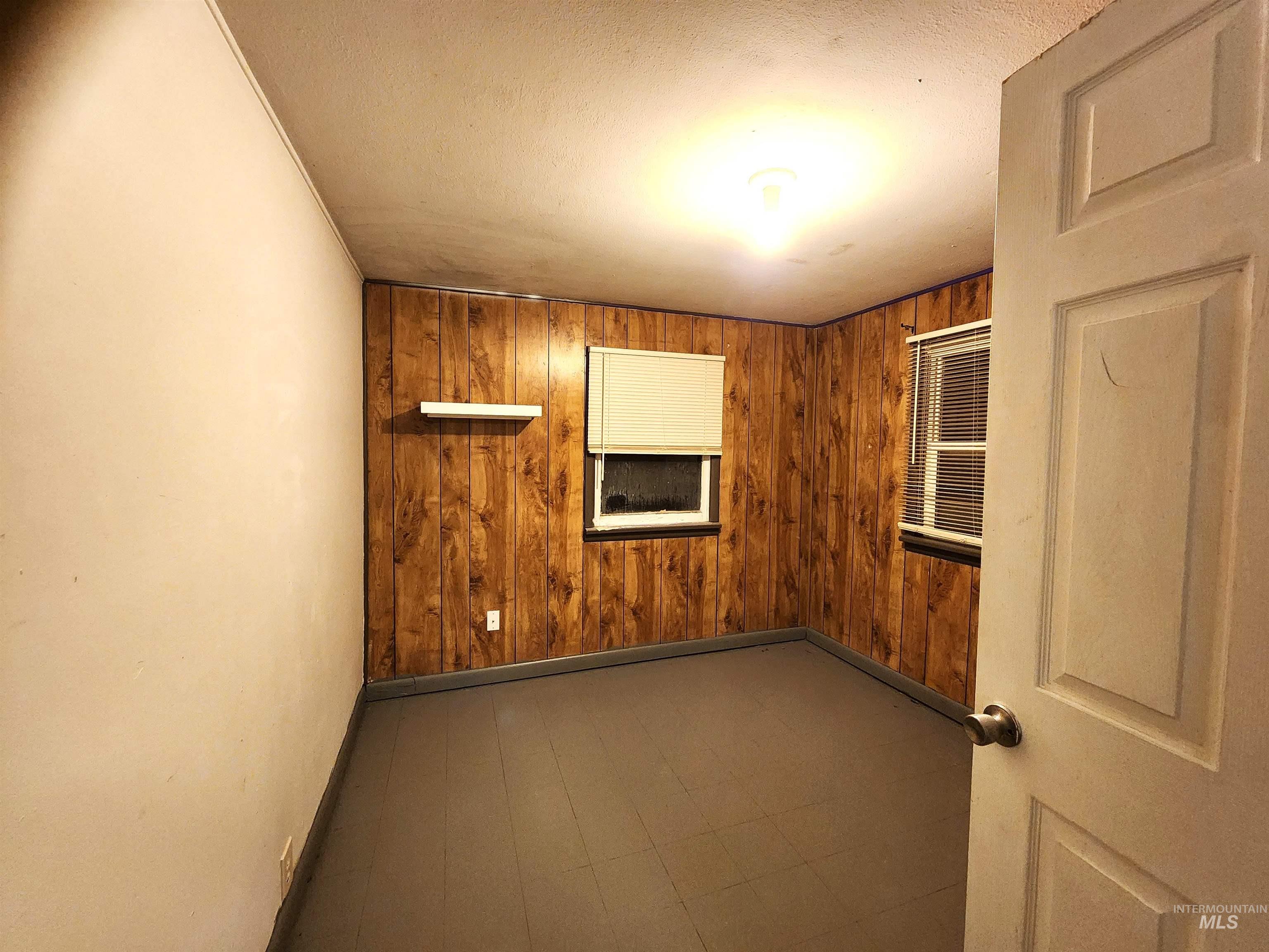 188 Morton Property Photo 4