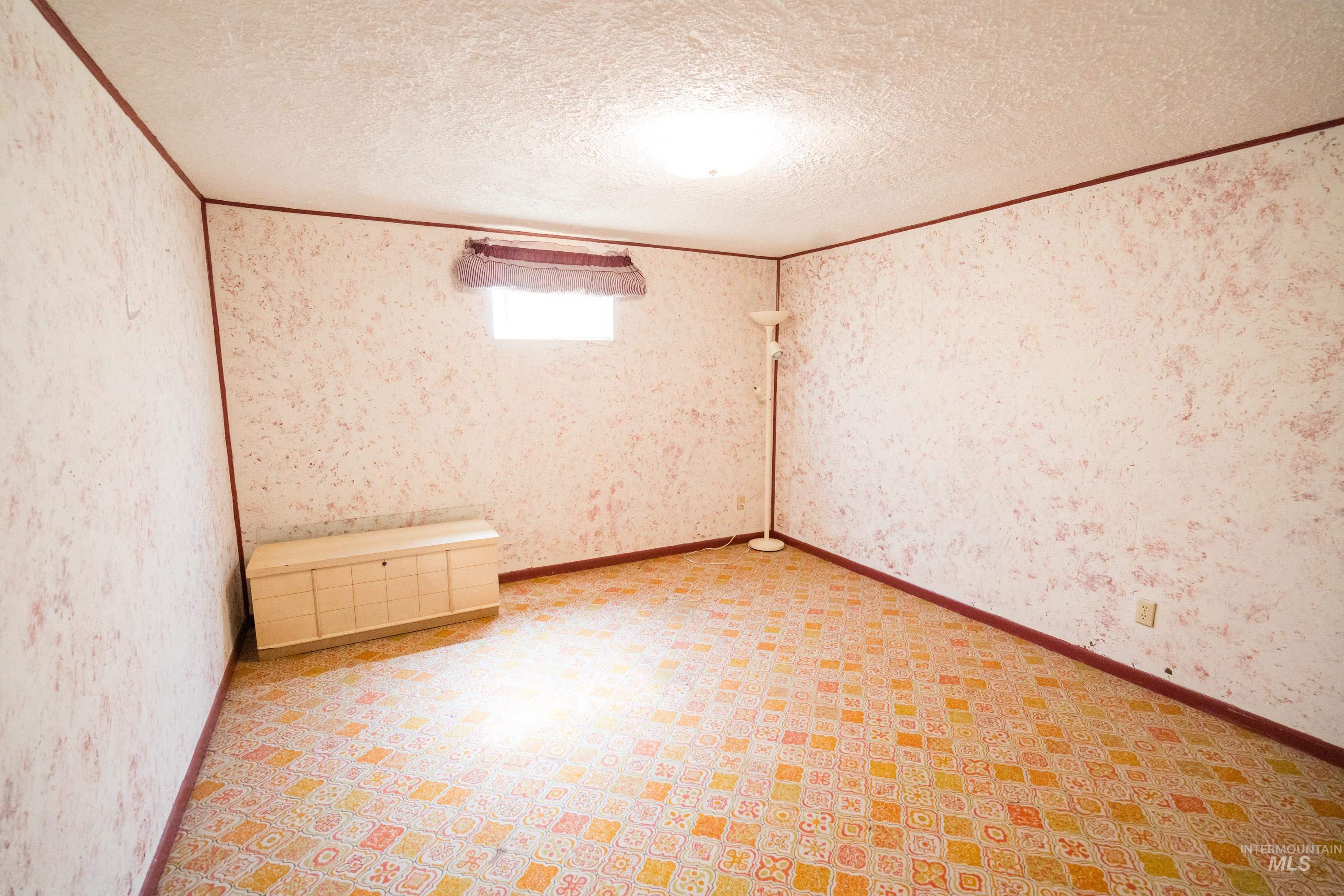 451 W 200 N Property Photo 26
