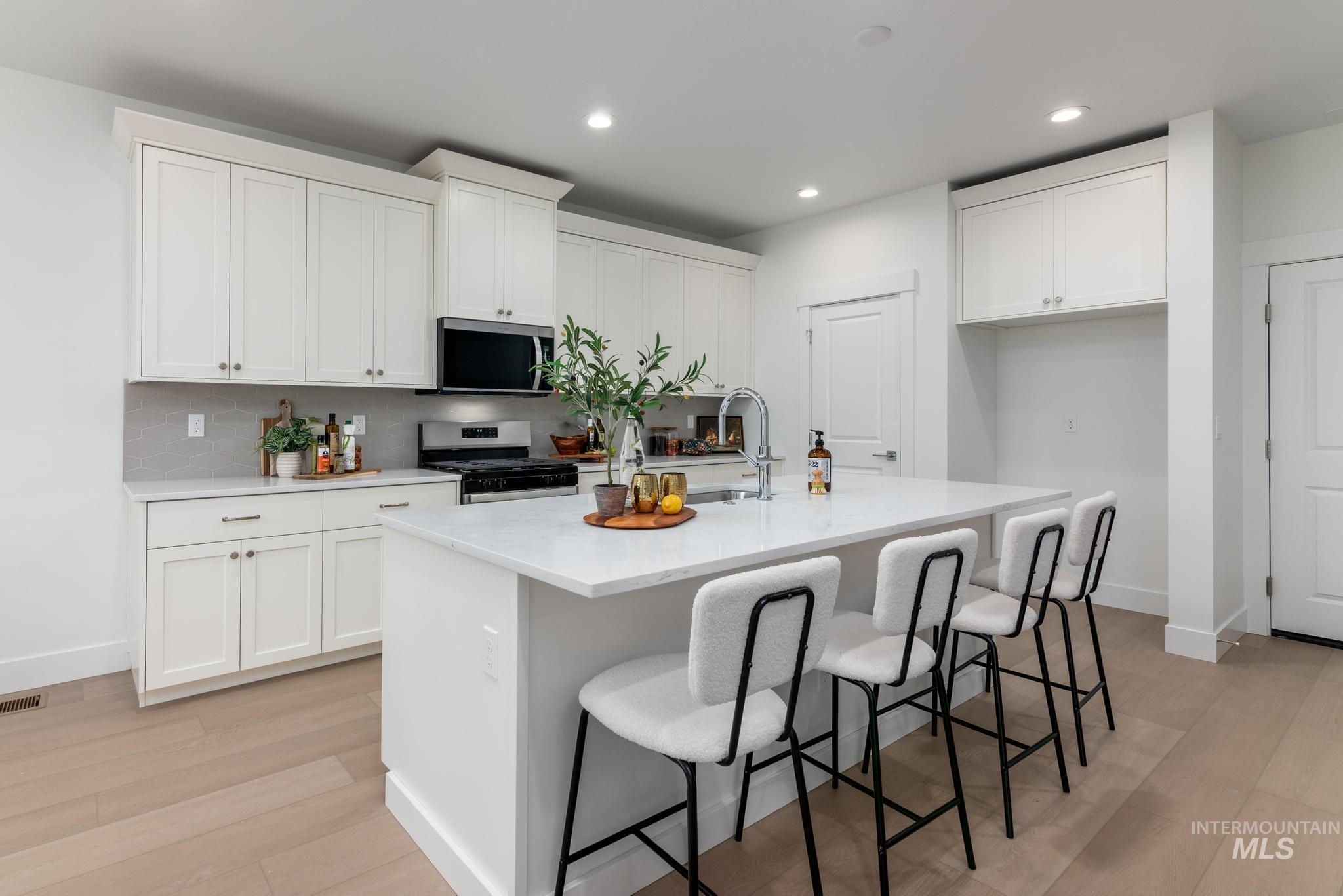 1907 W Blue Lightning St Property Photo 5