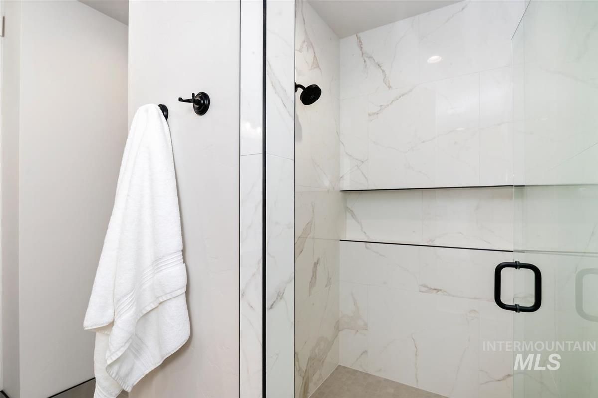 2653 E Cavern Dr. Property Photo 42