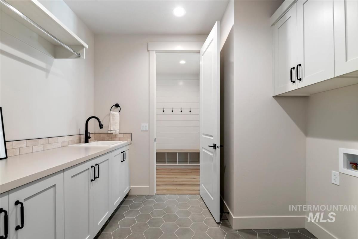 2653 E Cavern Dr. Property Photo 48