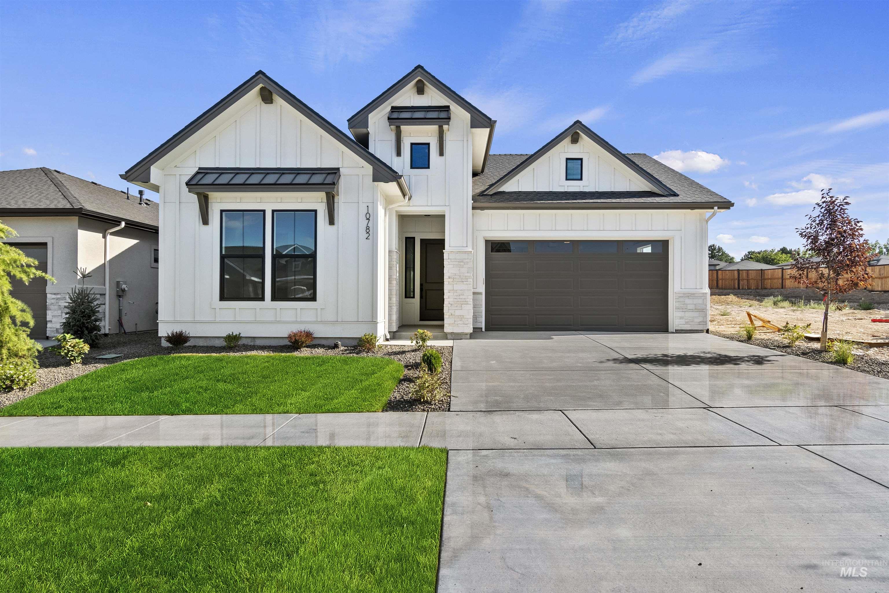 2117 E Sweet Pearl Property Photo 2