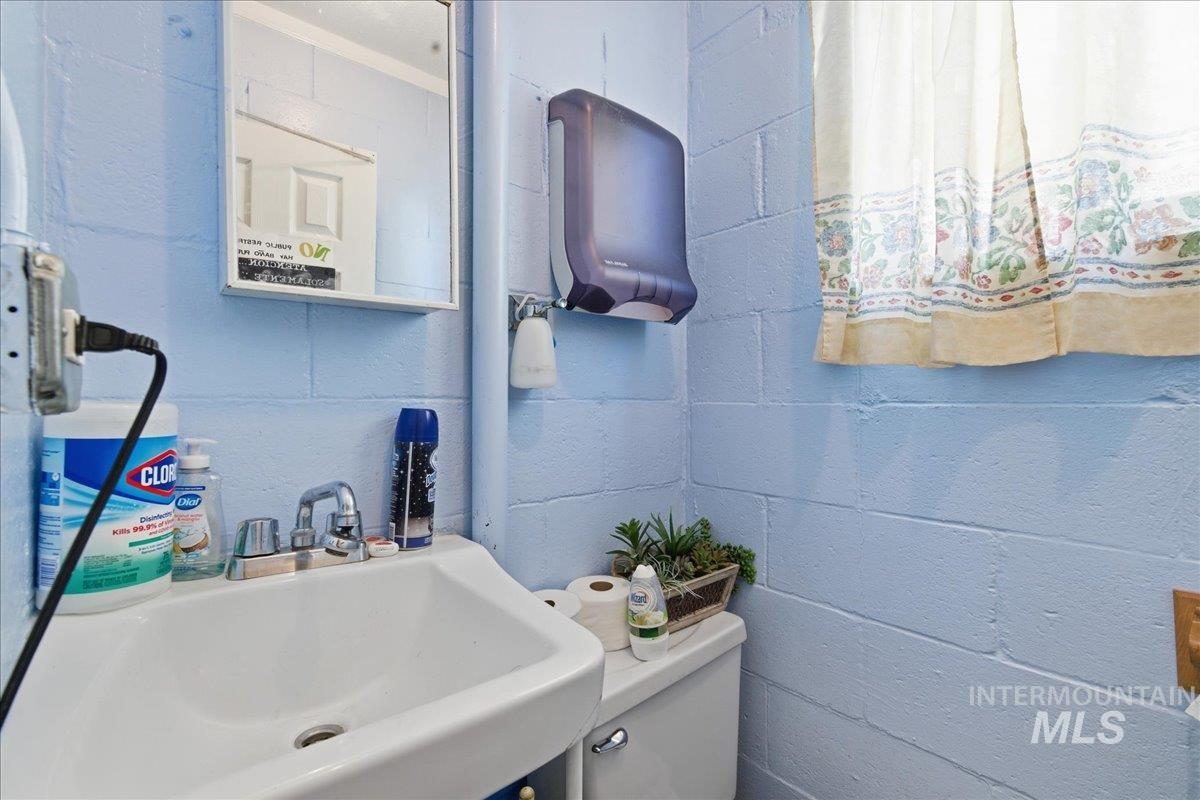 300 S Washington Property Photo 24