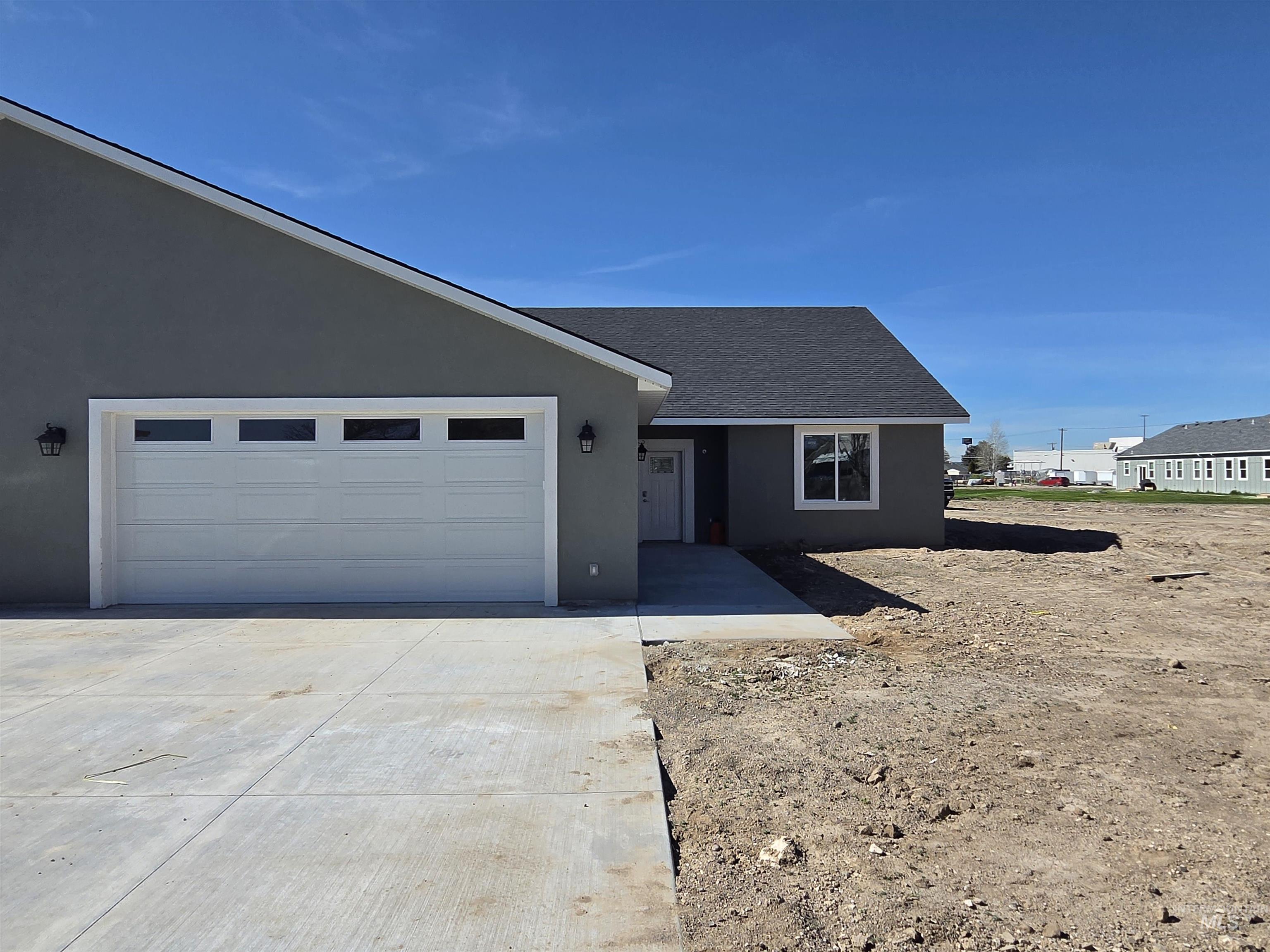 40 Lakeside Loop Property Photo 1