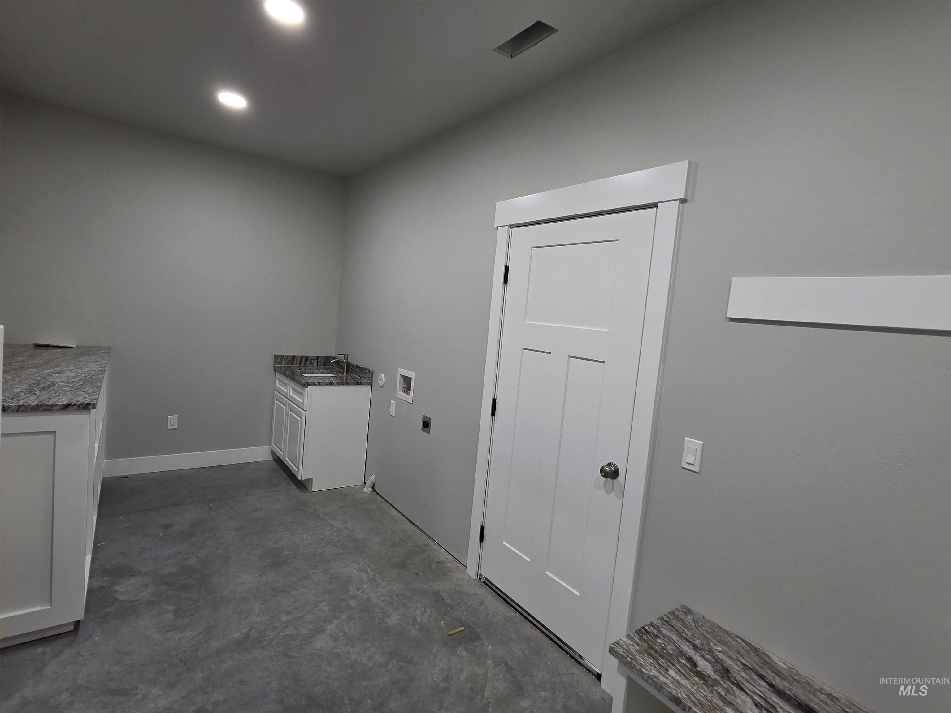 40 Lakeside Loop Property Photo 3