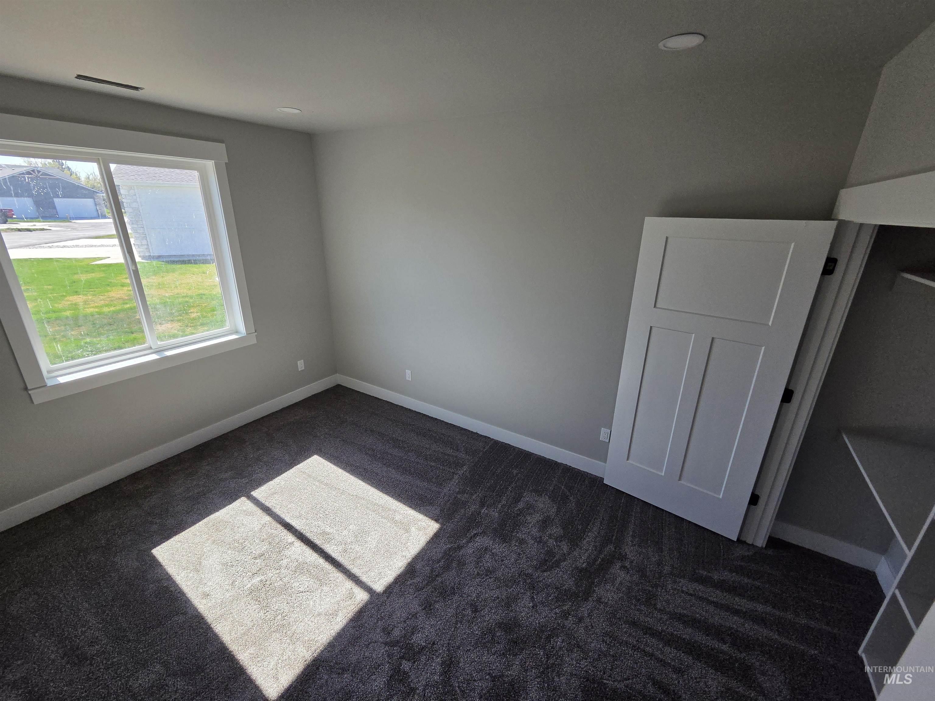 40 Lakeside Loop Property Photo 8
