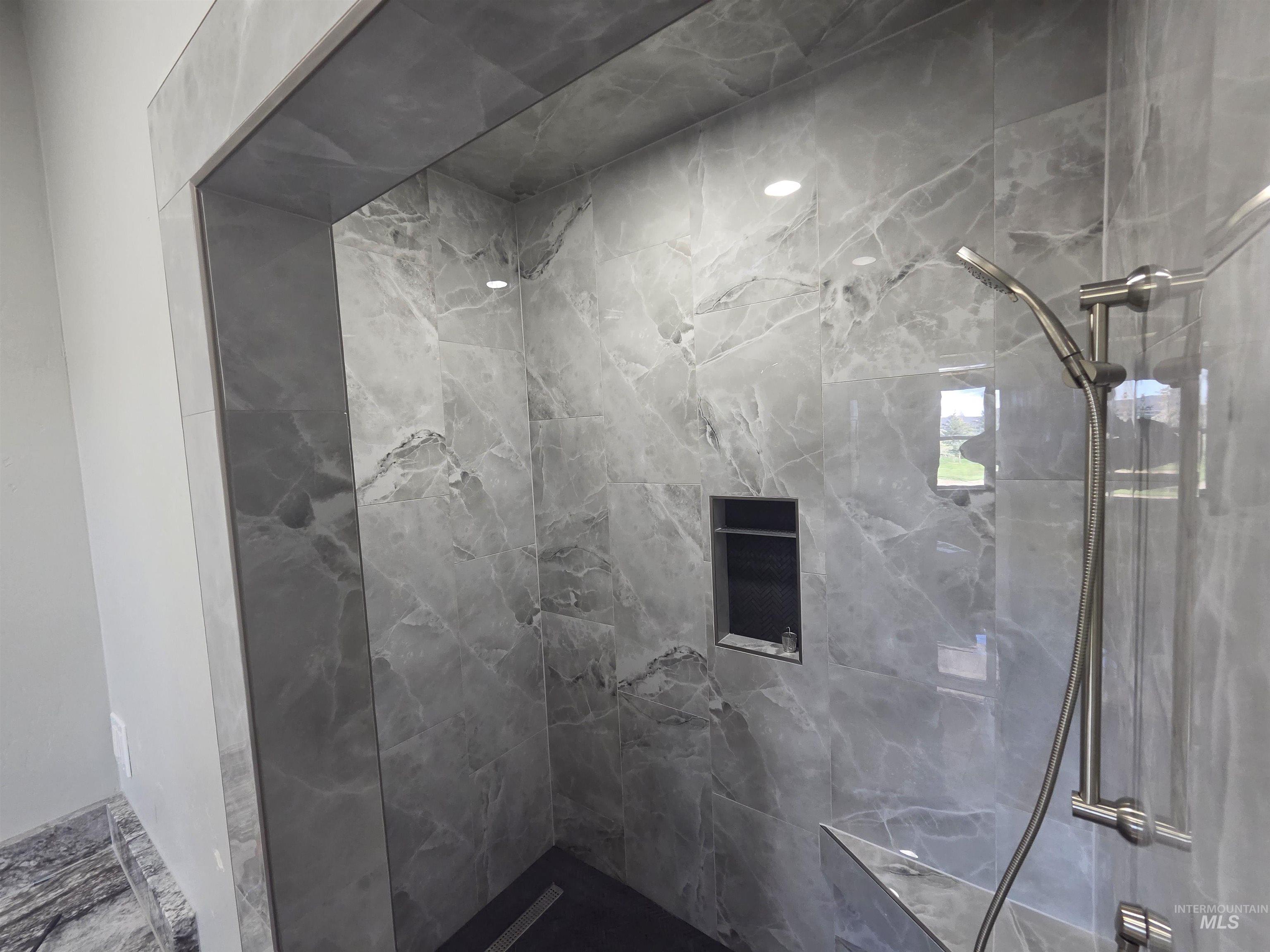 40 Lakeside Loop Property Photo 9