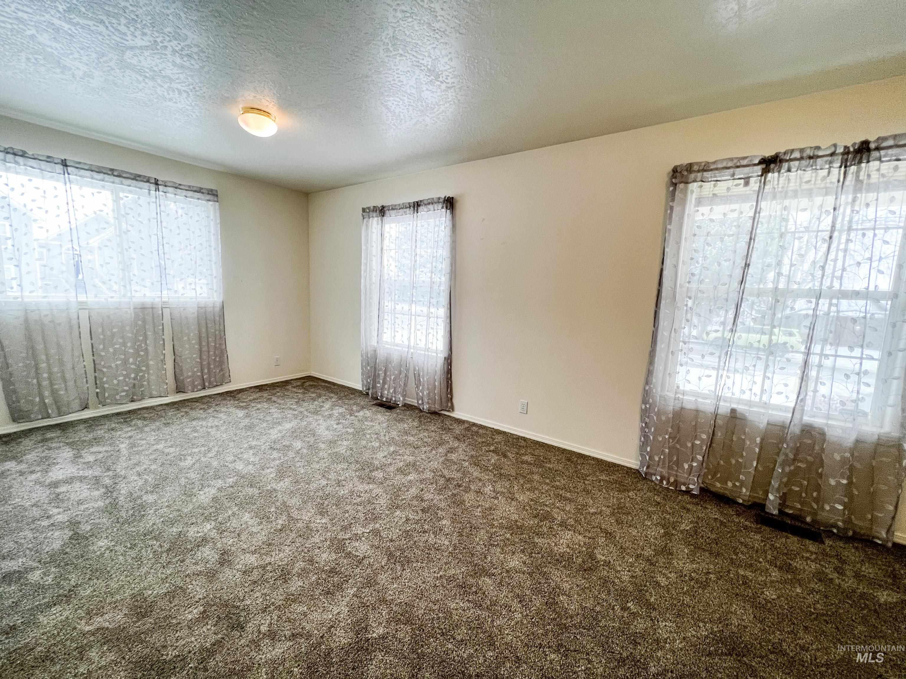875 Hughes Drive Property Photo 10