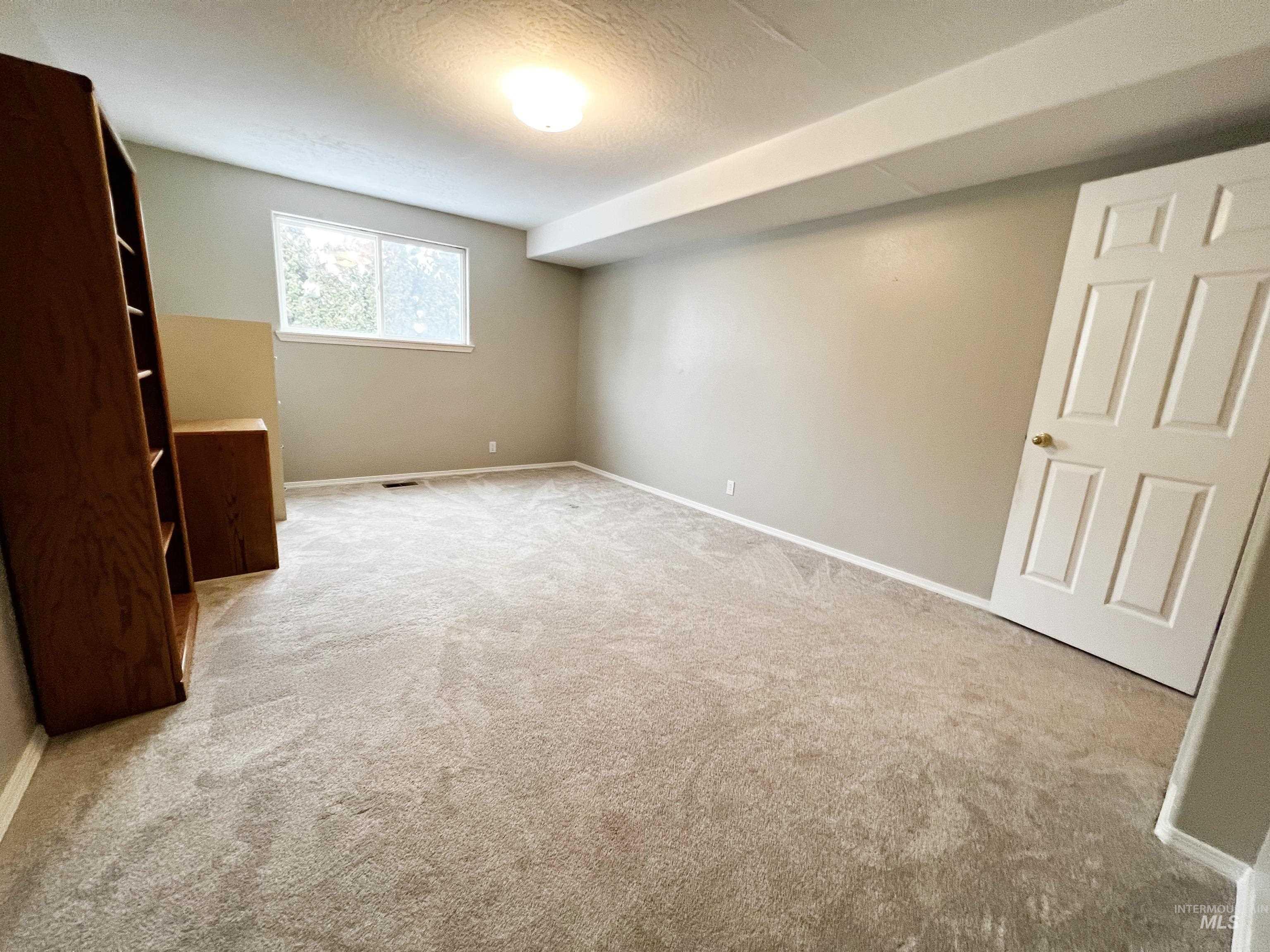 875 Hughes Drive Property Photo 19