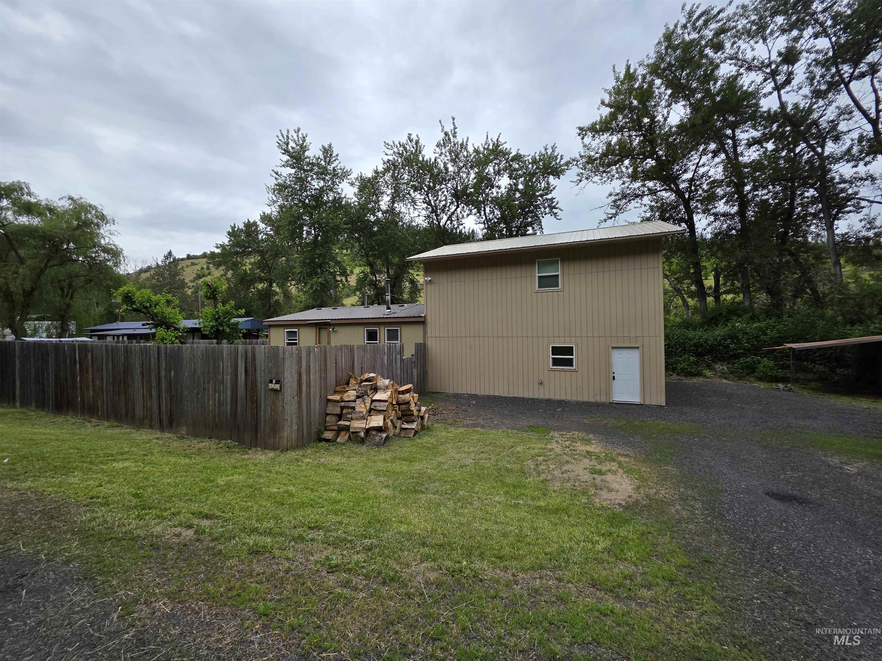 3745 Hwy 13 Property Photo 2
