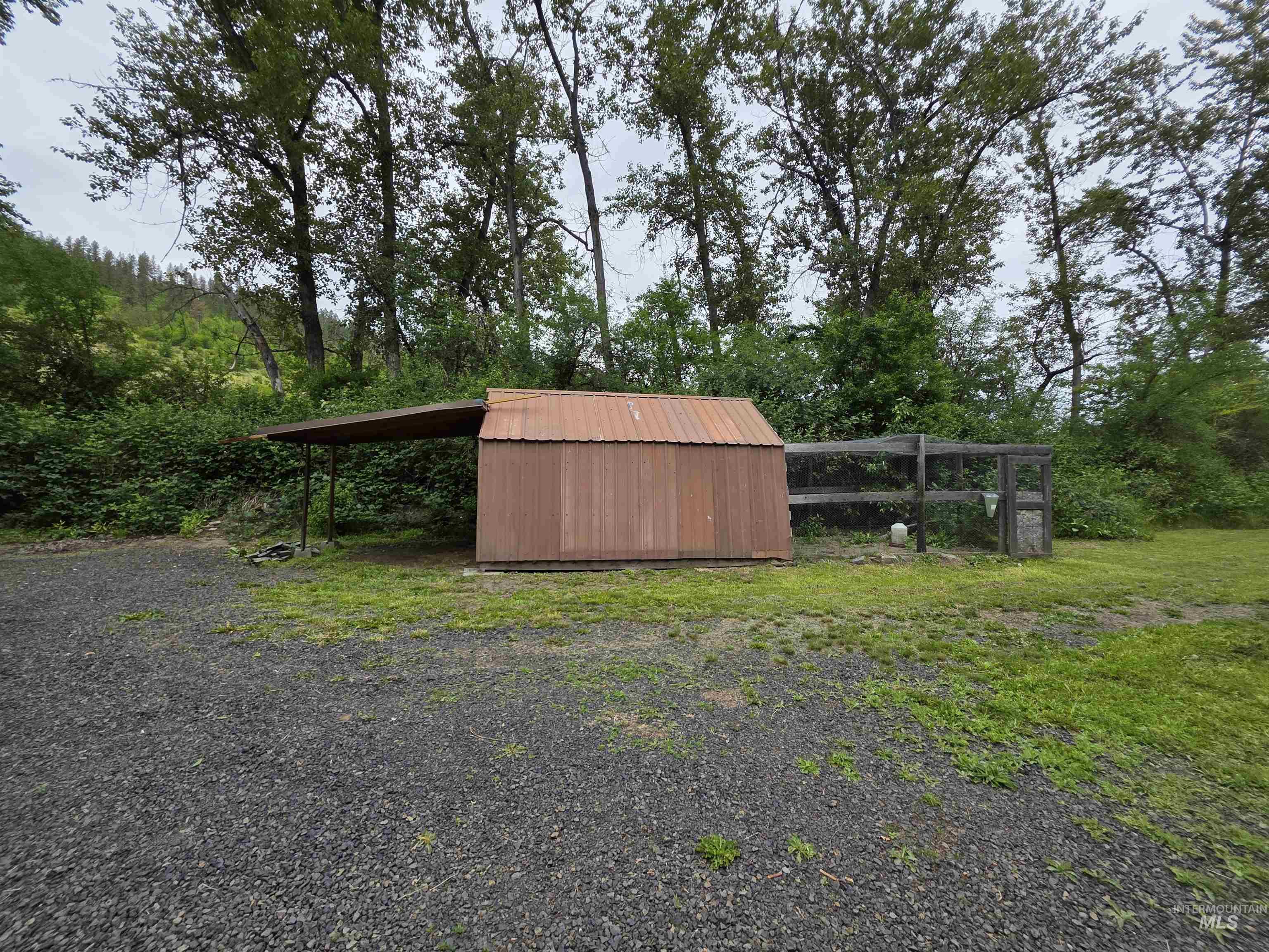 3745 Hwy 13 Property Photo 10