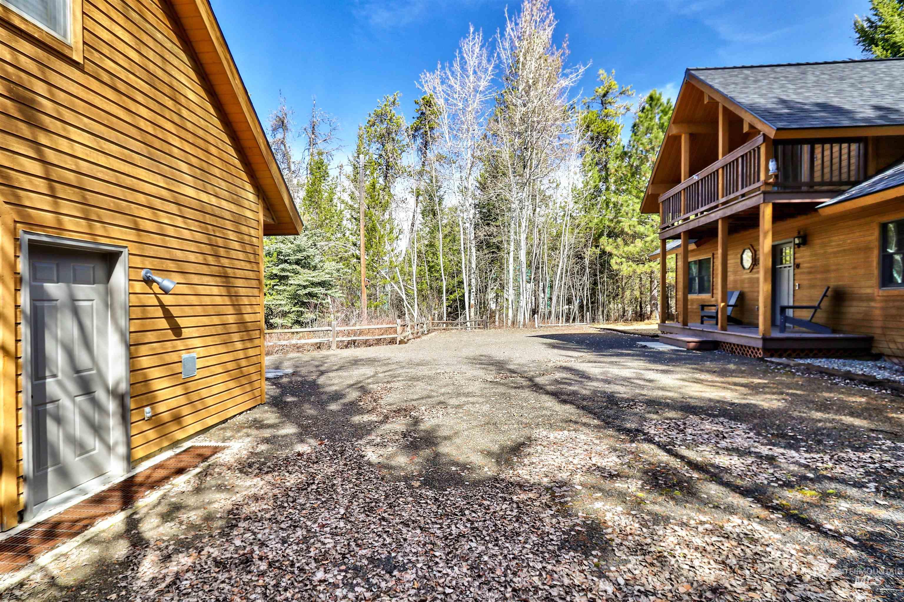 12712 Hereford Property Photo 5