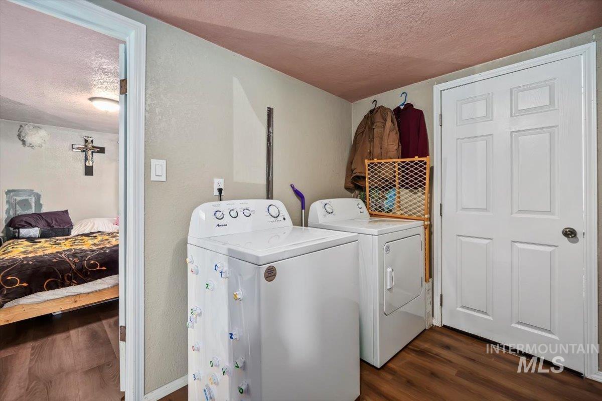 304 E 5th Property Photo 15
