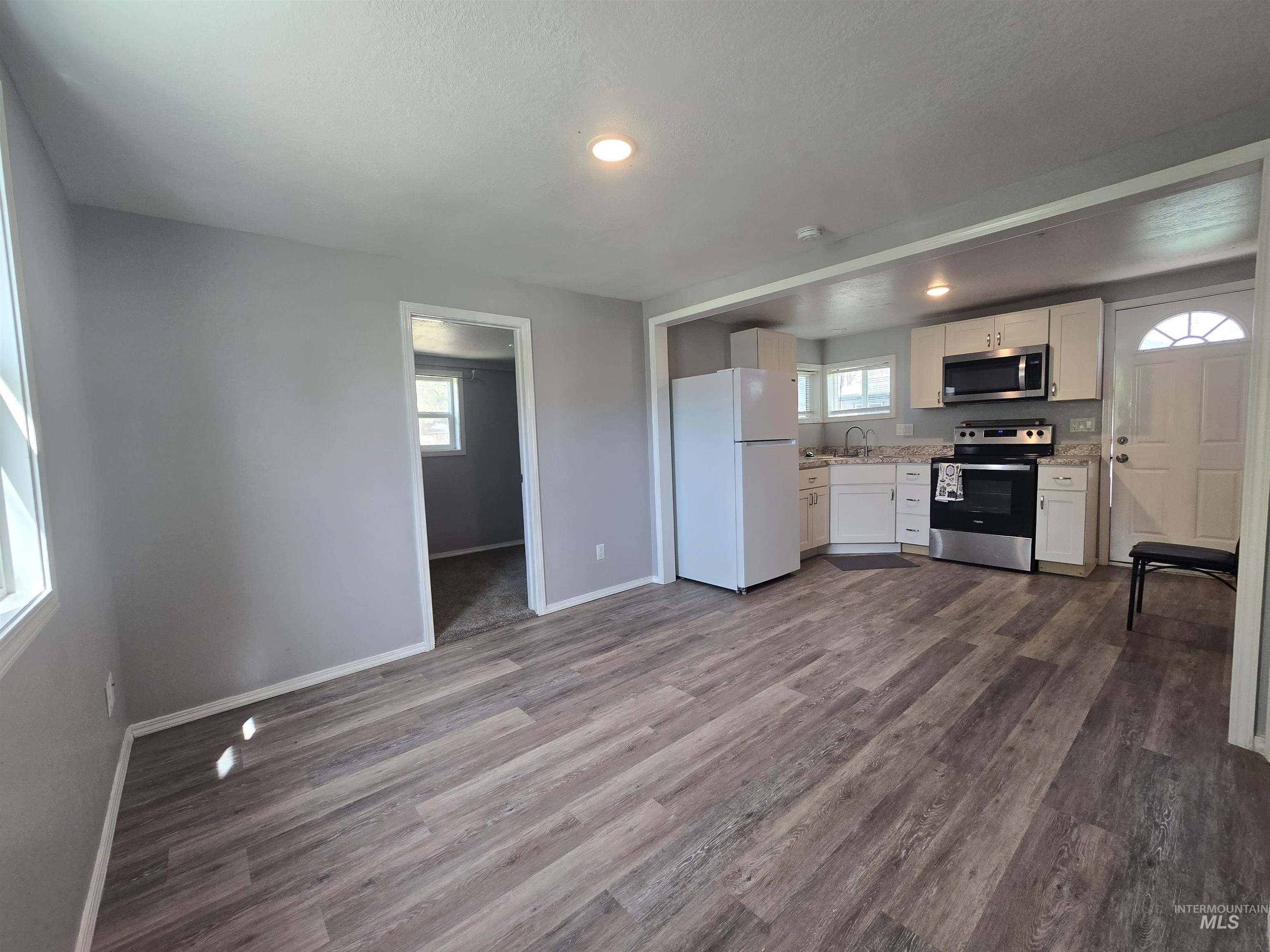 516 W Avenue C Property Photo 20