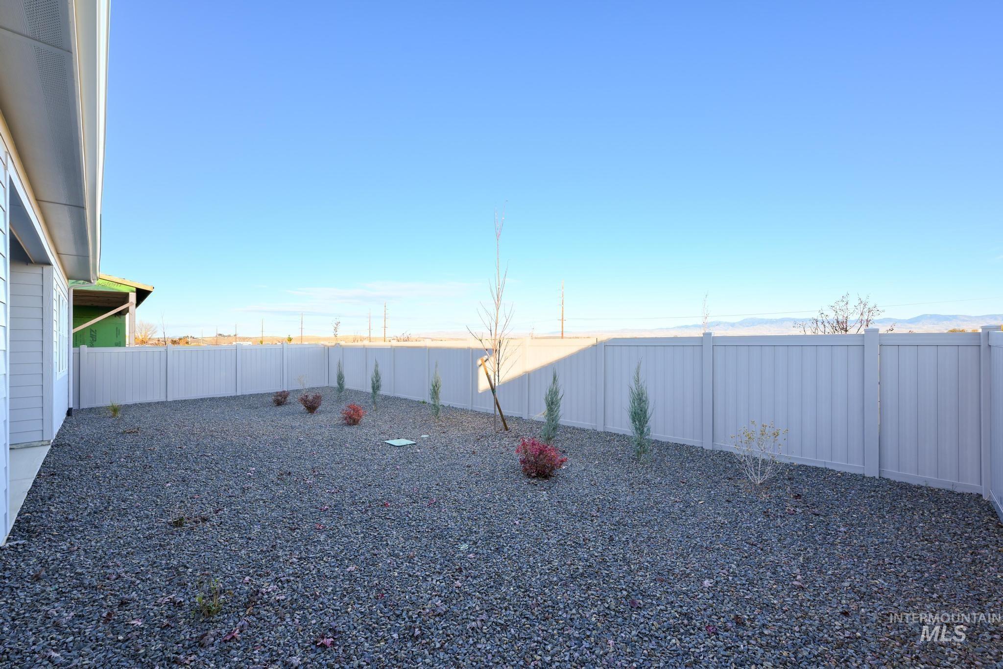2568 N Leatherwood Ave Property Photo 27