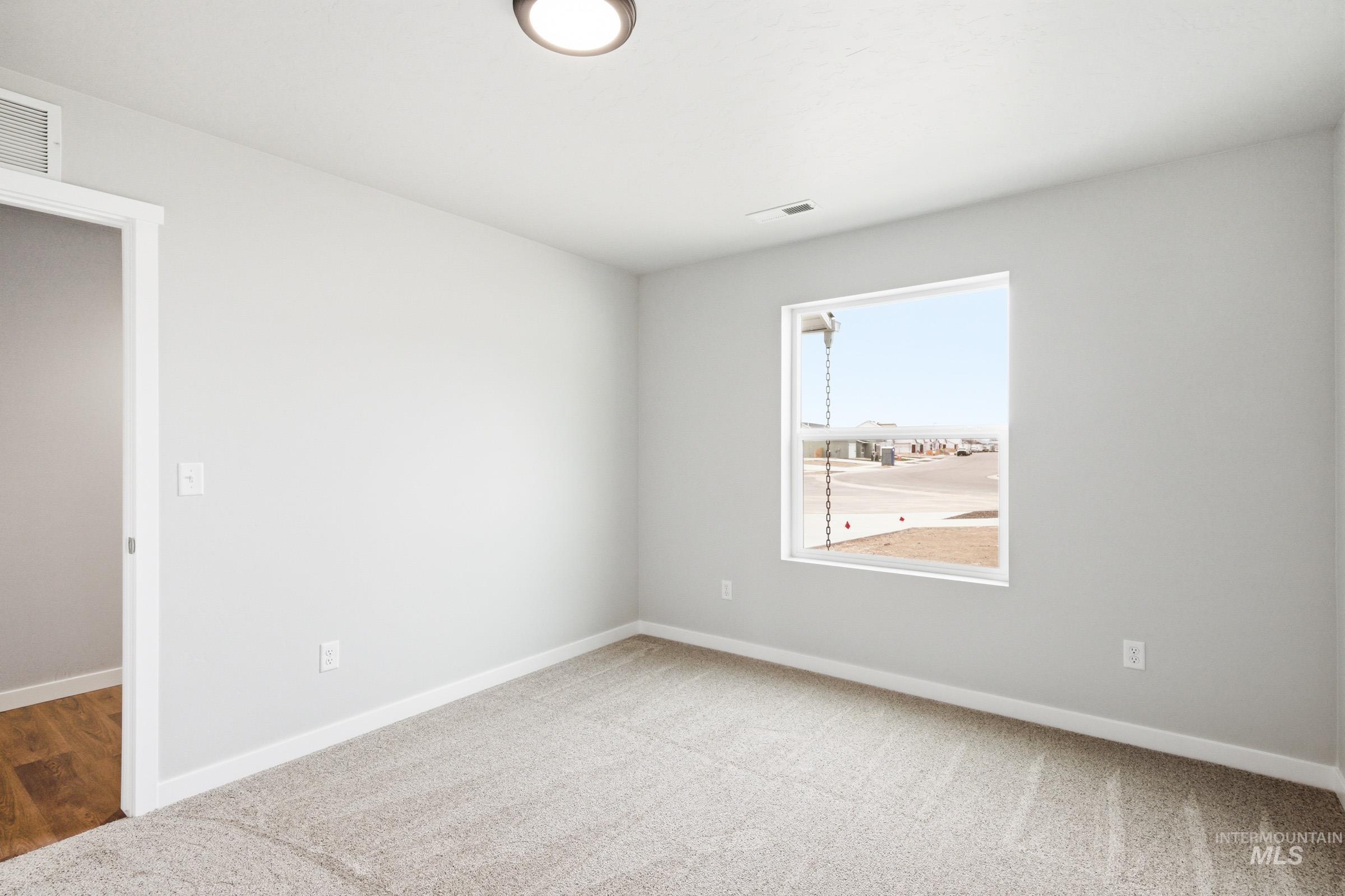 1070 Woods Bog Ave Property Photo 13