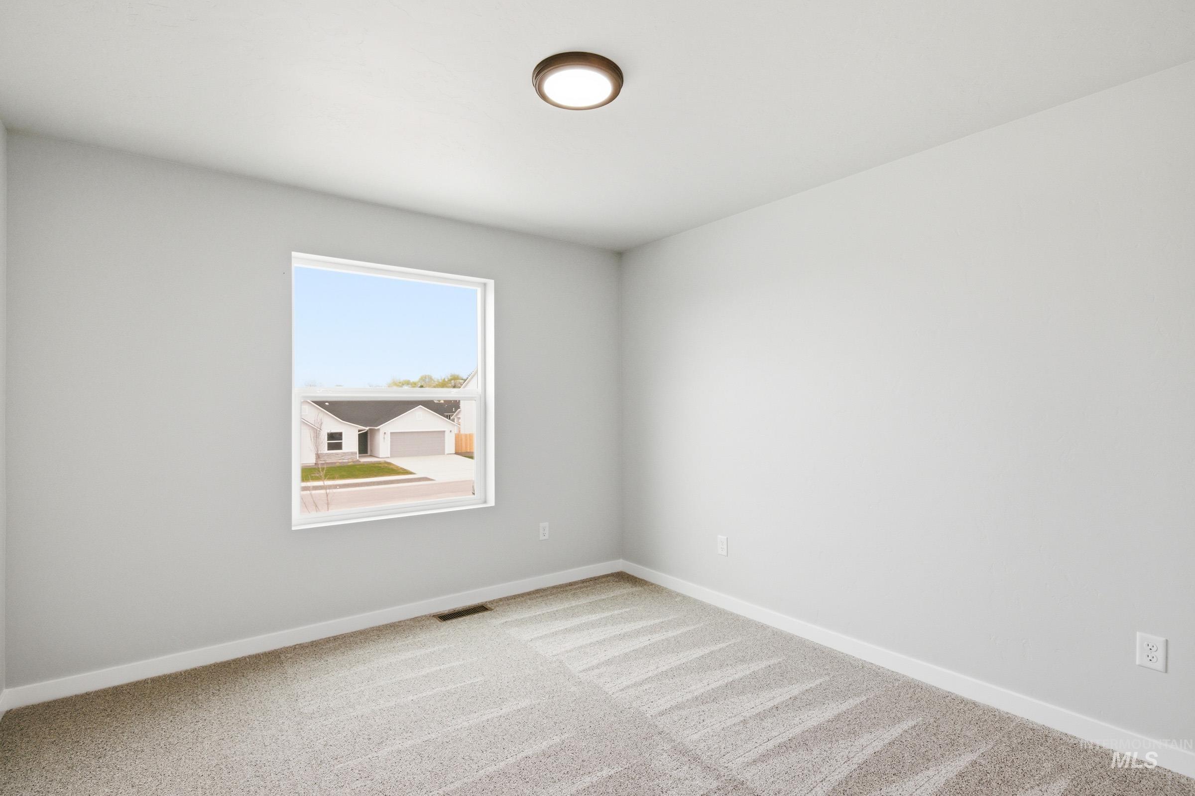 1070 Woods Bog Ave Property Photo 15