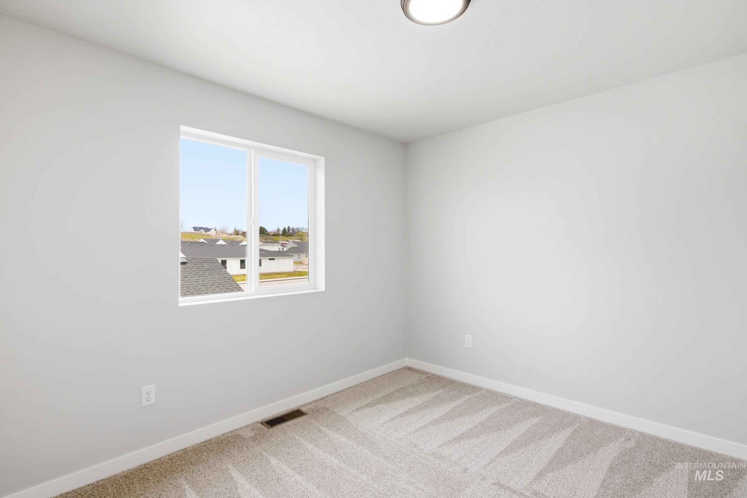 1070 Woods Bog Ave Property Photo 16