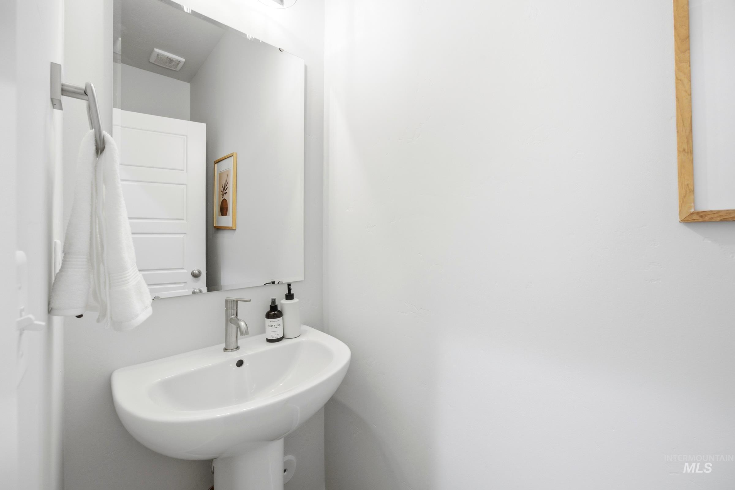 2135 S Border Way Property Photo 11