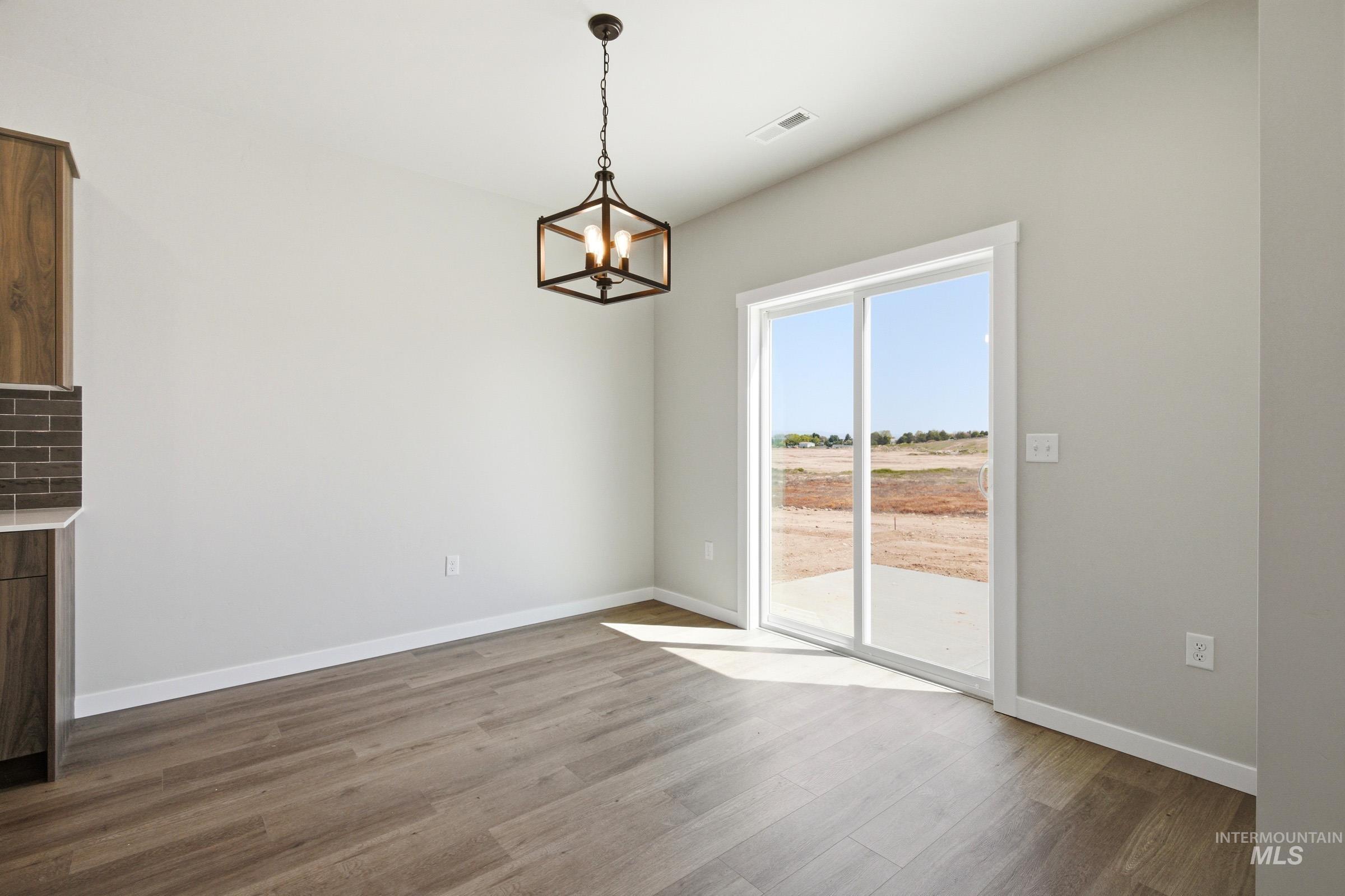 2192 S Border Way Property Photo 8