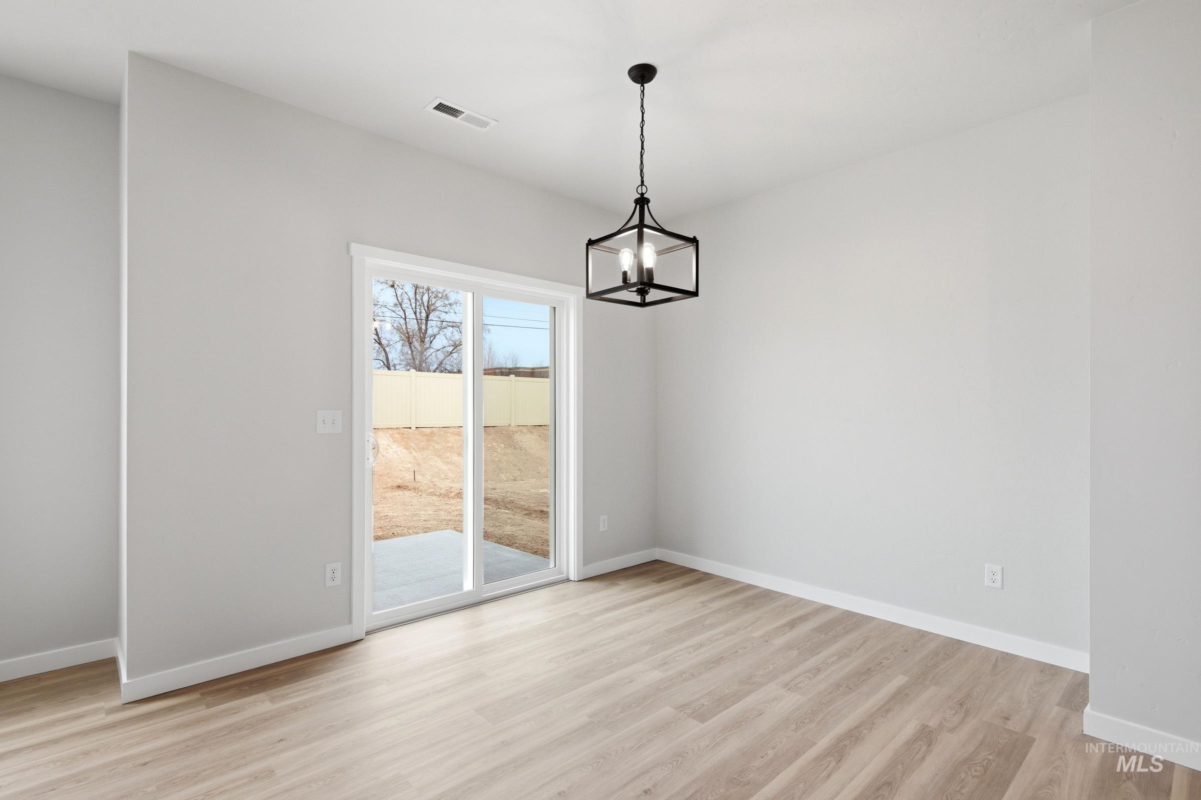 35 S Sweetgrass Ave Property Photo 8