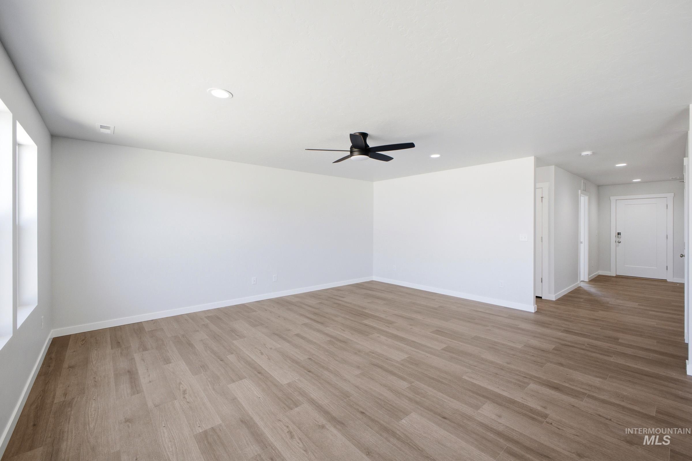 15278 Queensbury Ave Property Photo 8