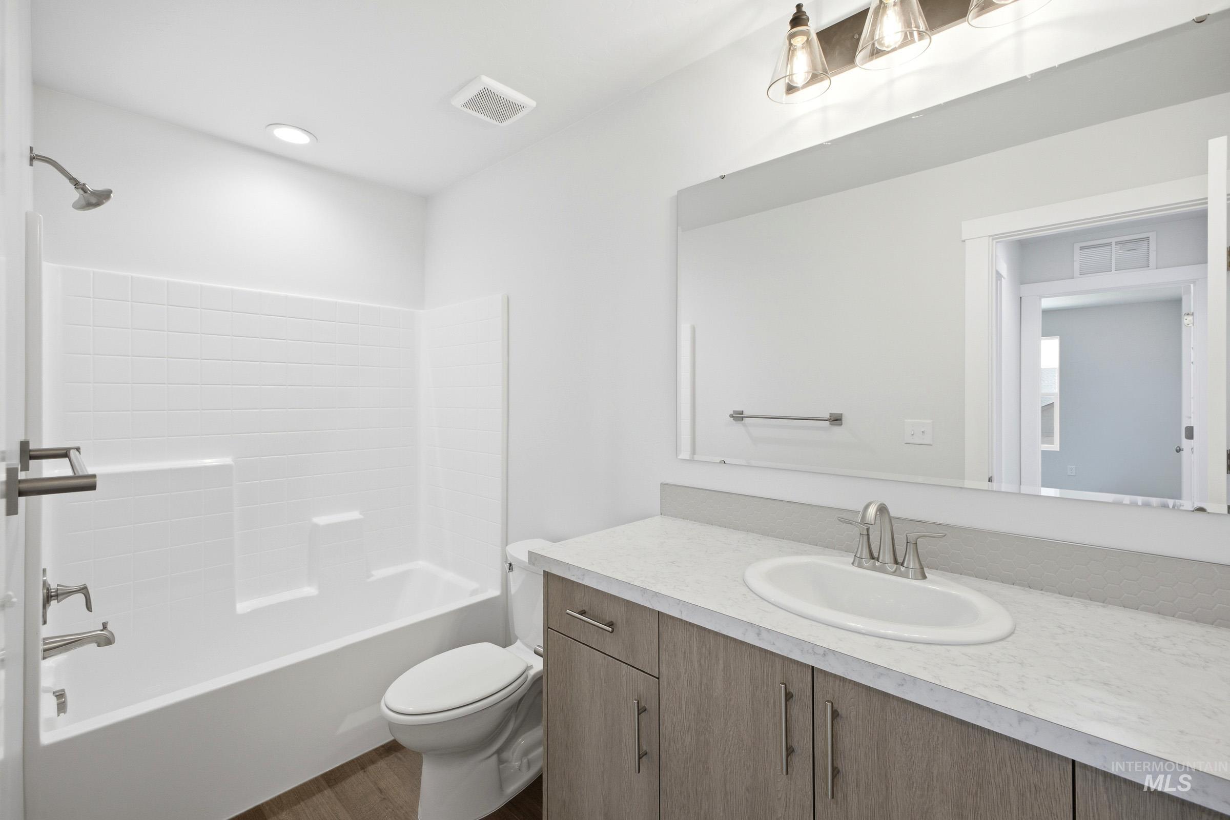 15278 Queensbury Ave Property Photo 16