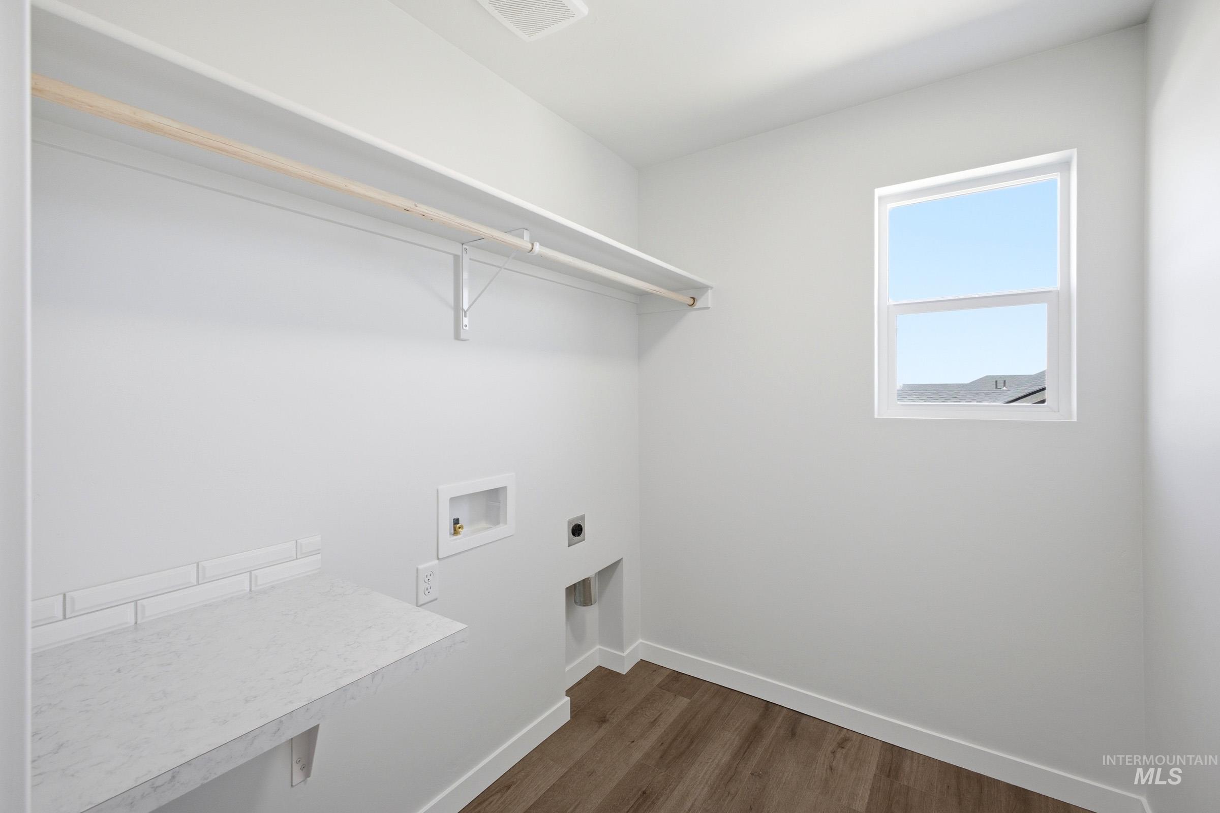 15278 Queensbury Ave Property Photo 17