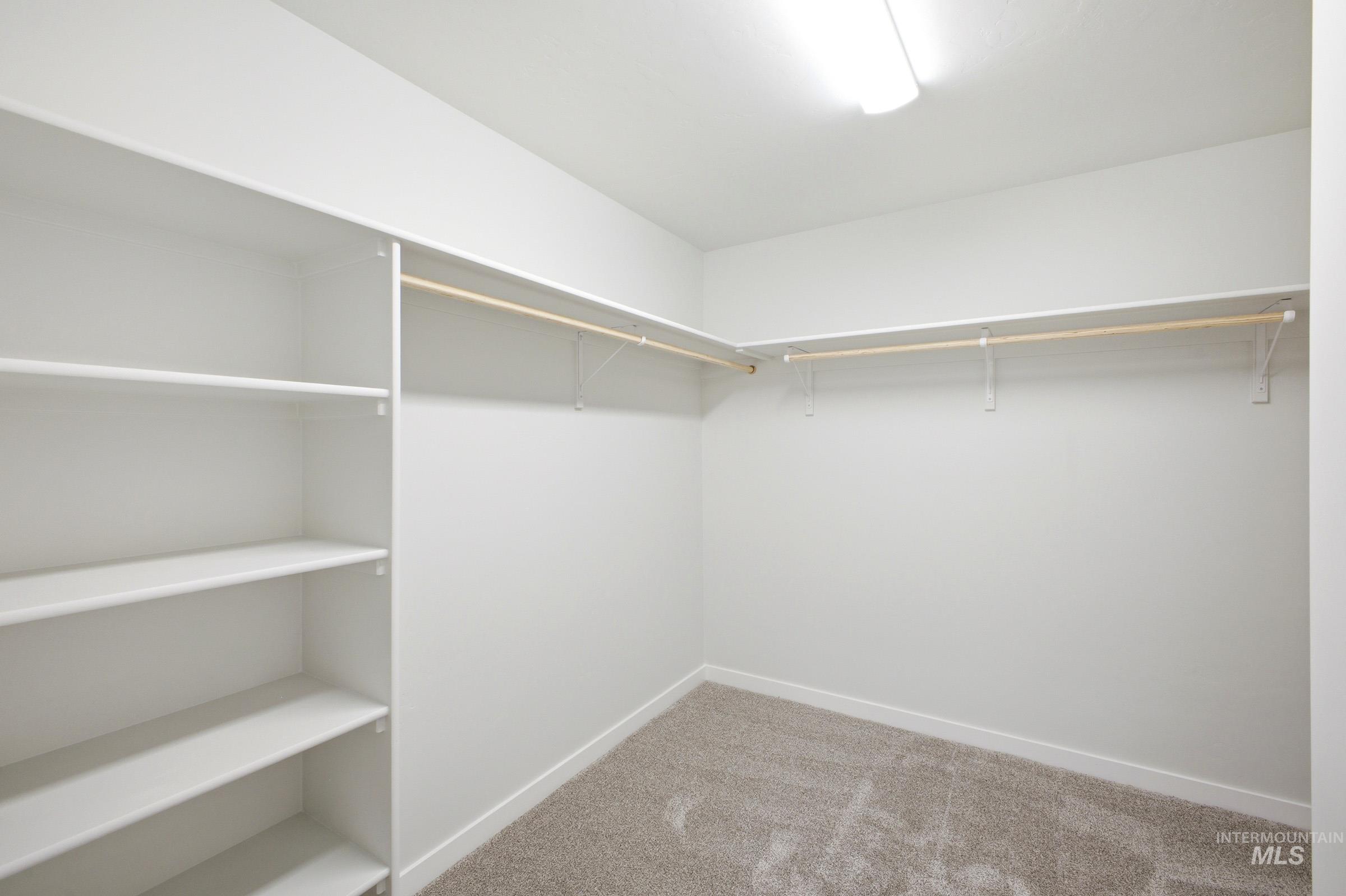15278 Queensbury Ave Property Photo 21